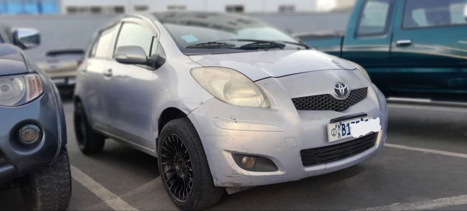 2009 Toyota Yaris compact — photo 5