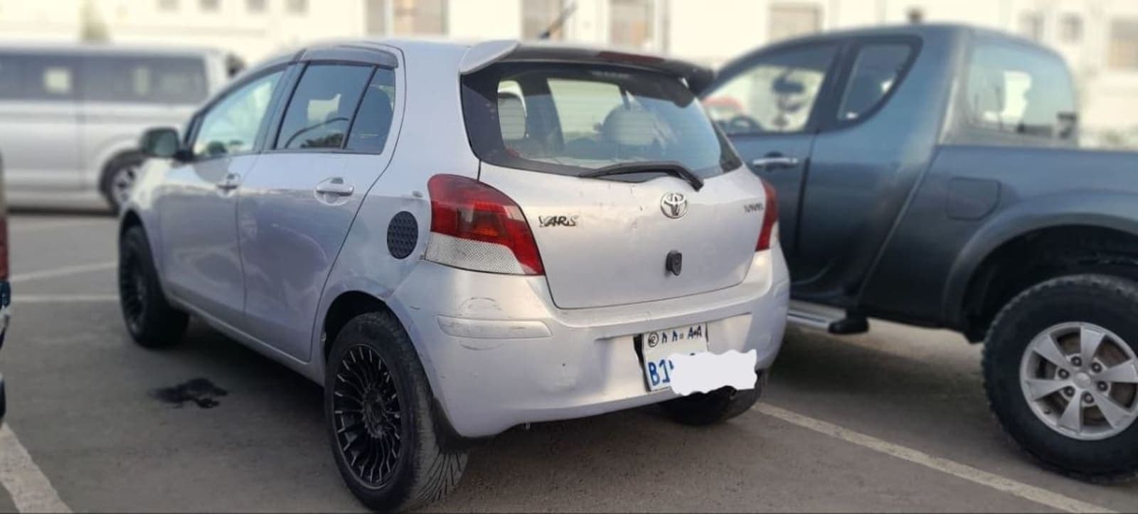 2009 Toyota Yaris Compact — photo 1