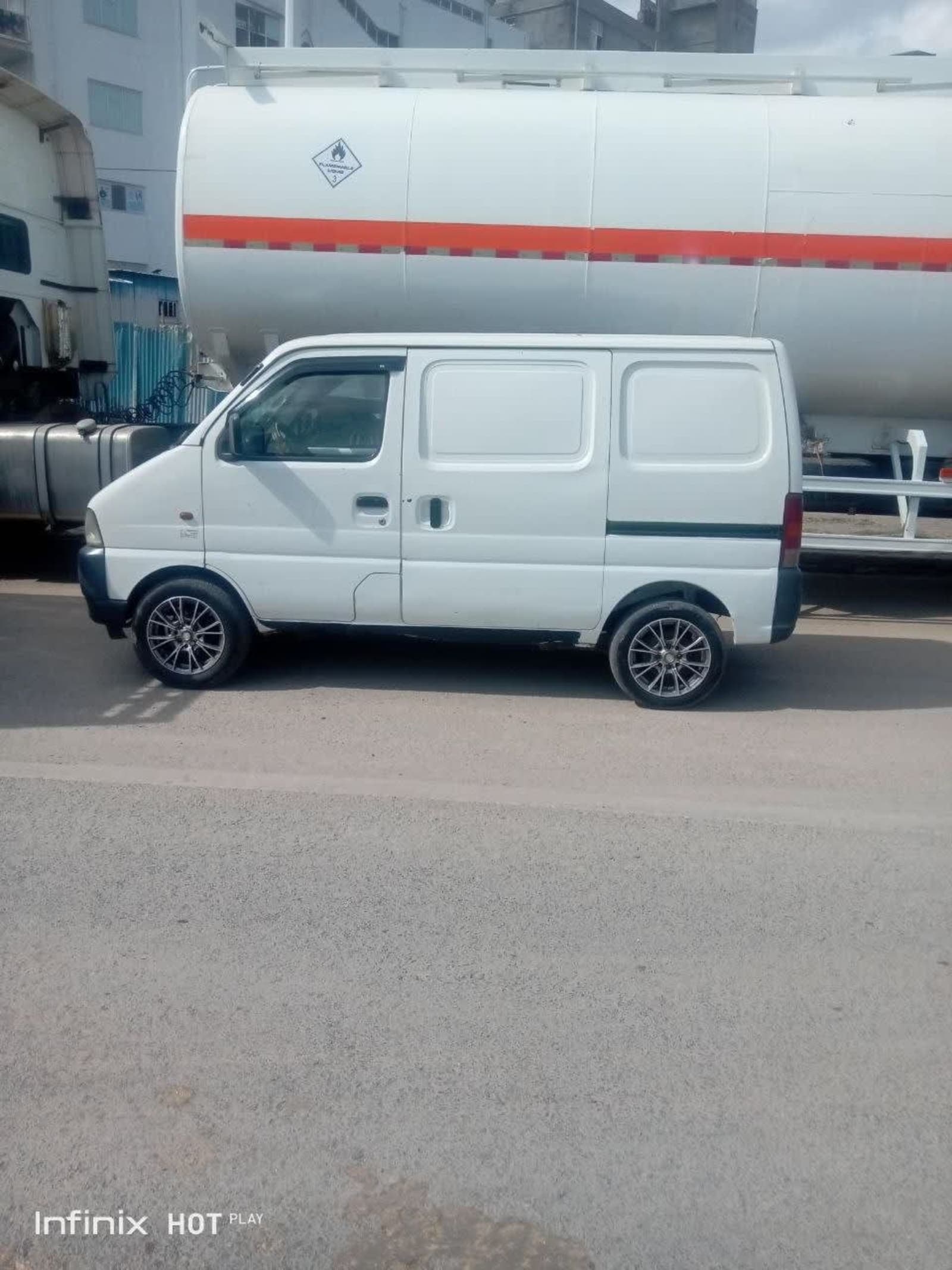 2000 Ecco Van โ photo 1