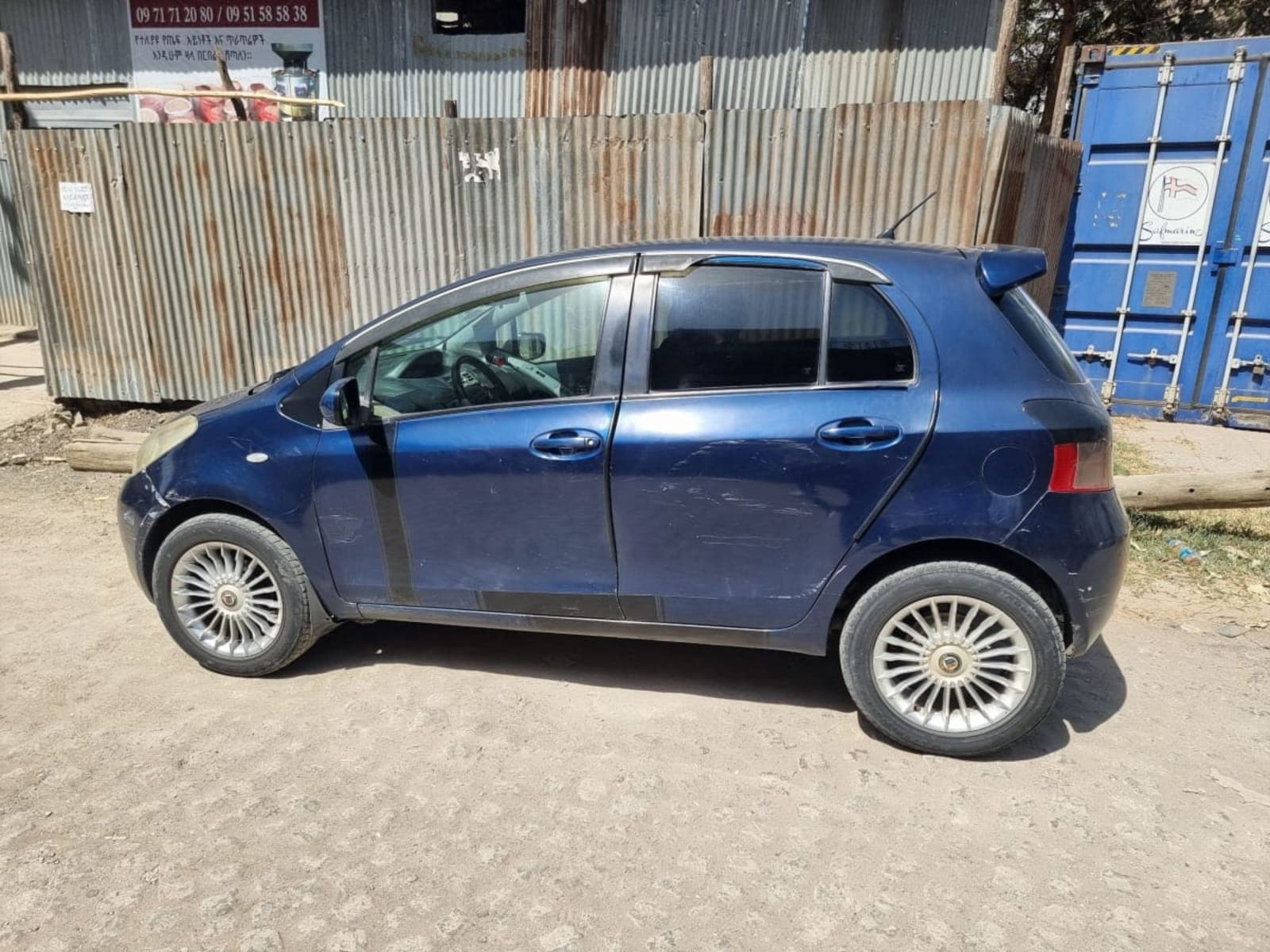 2005 Toyota Yaris compact — photo 4