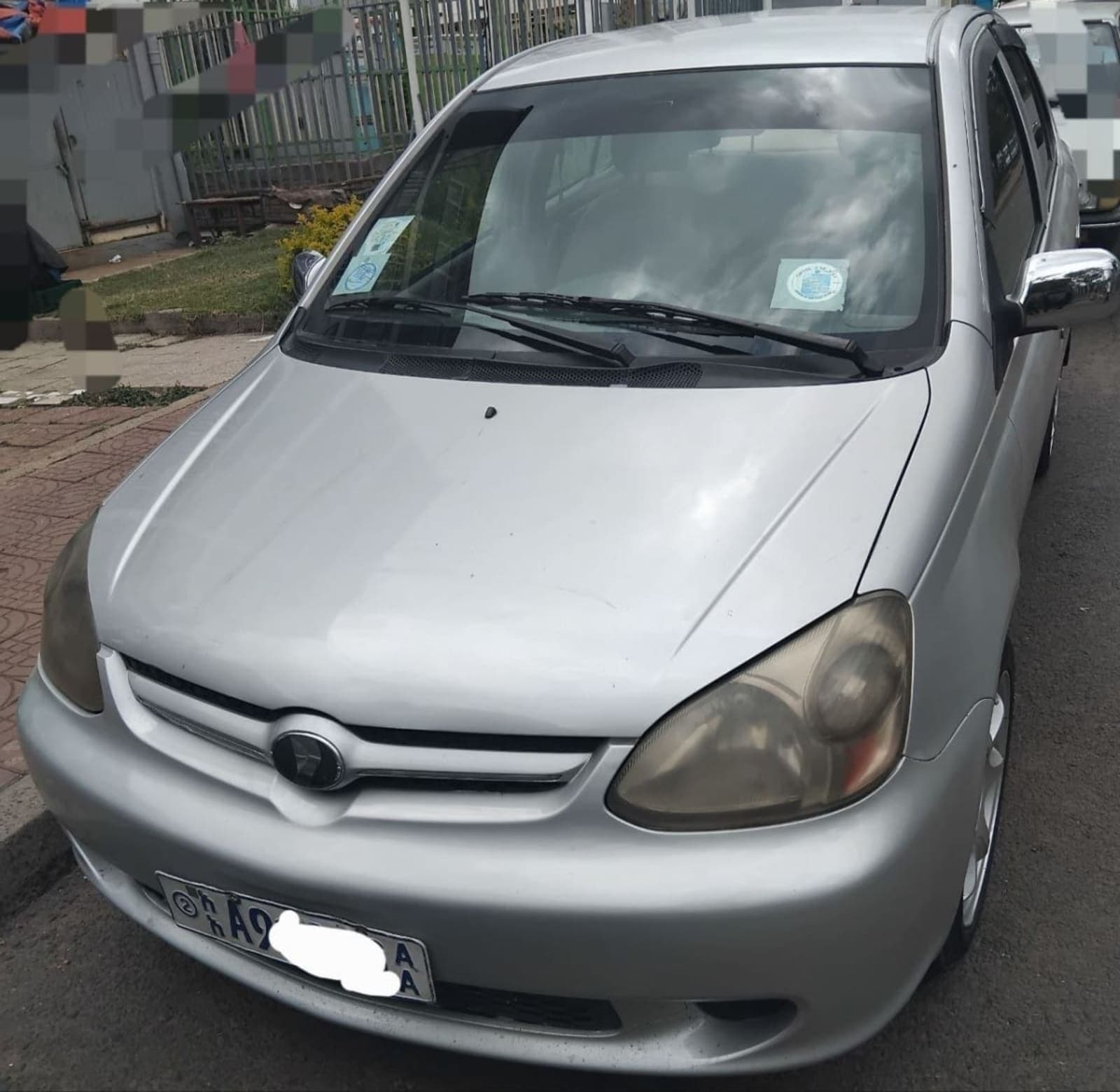 2005 Toyota Platz — photo 1