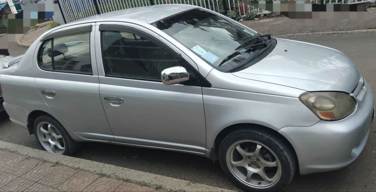2005 Toyota Platz — photo 3