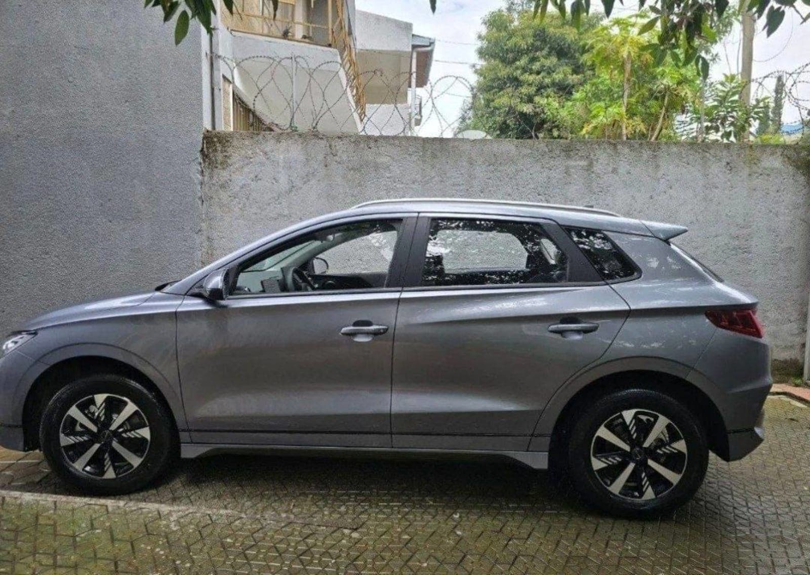 2025 BYD E2 — photo 3