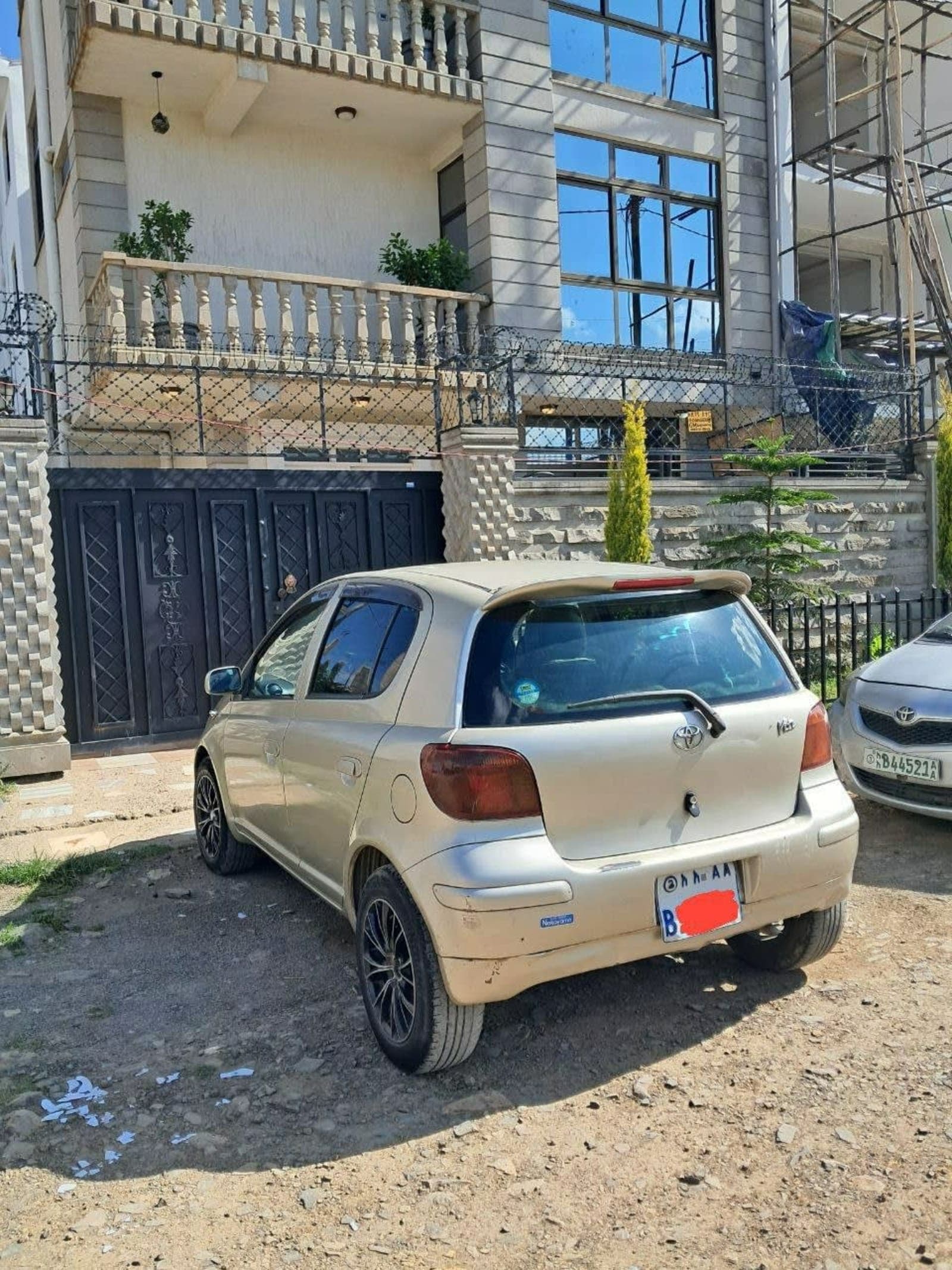 2002 toyota vitz — photo 1