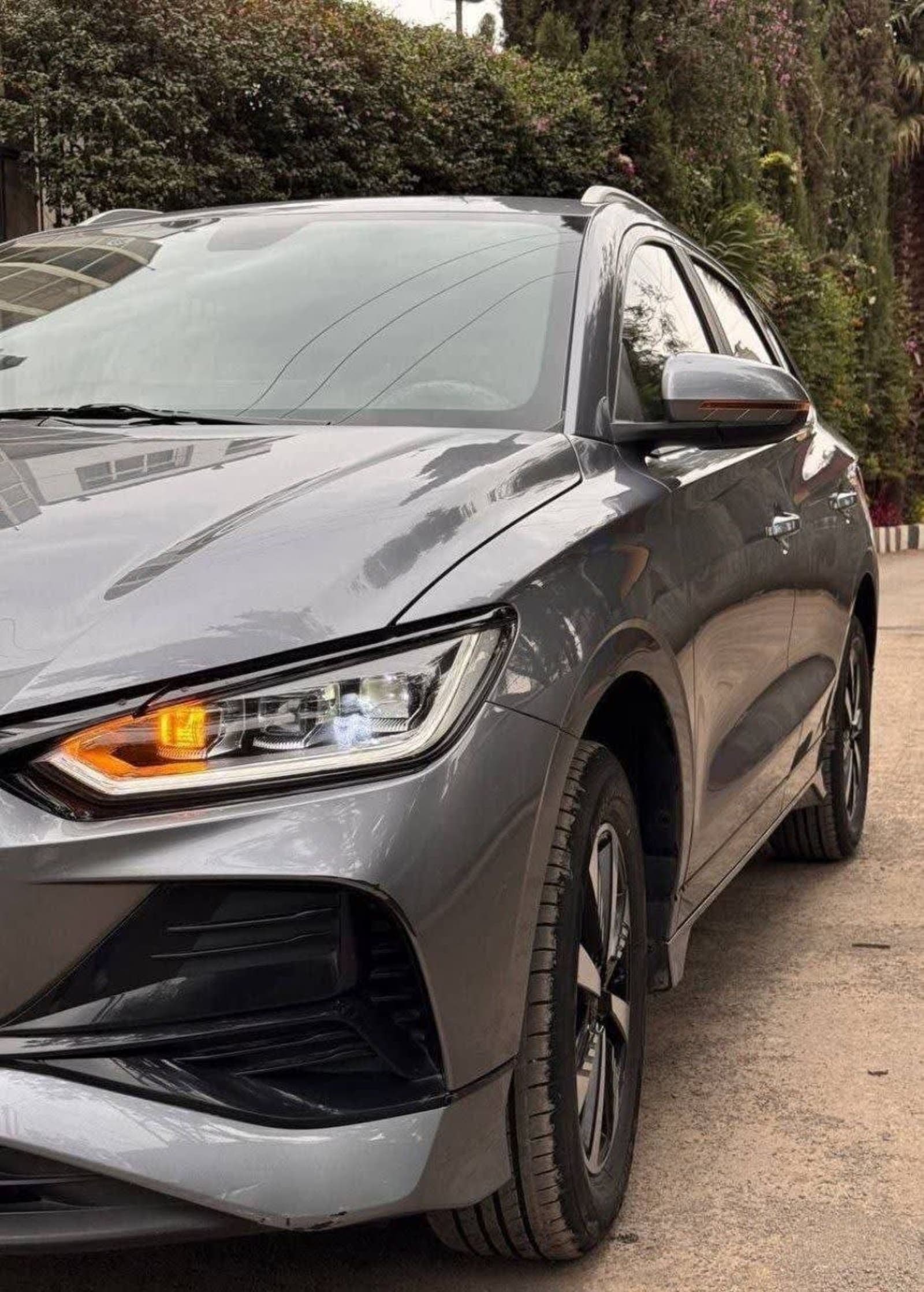 2025 BYD E2 — photo 2