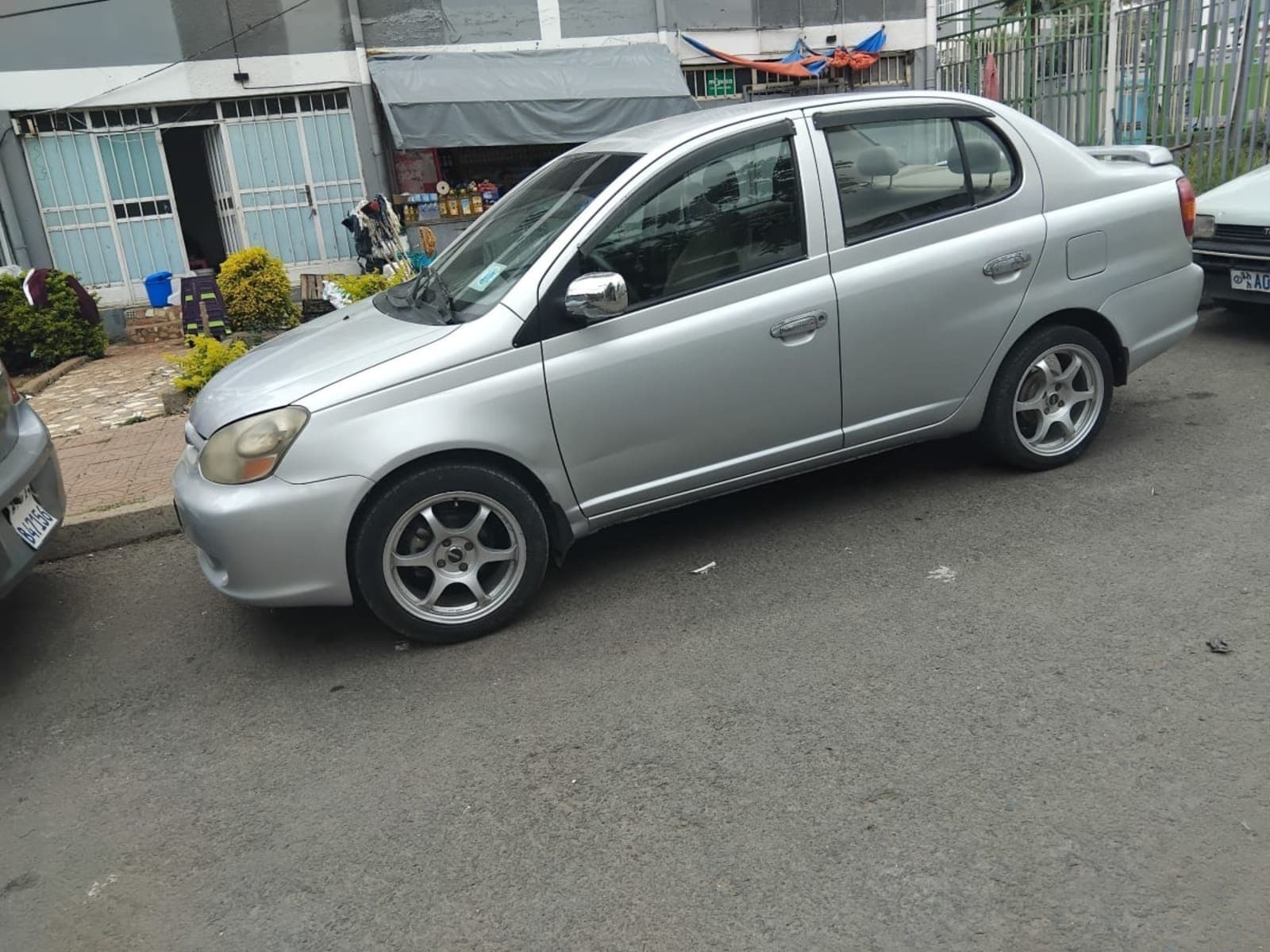 2005 Toyota Platz — photo 3