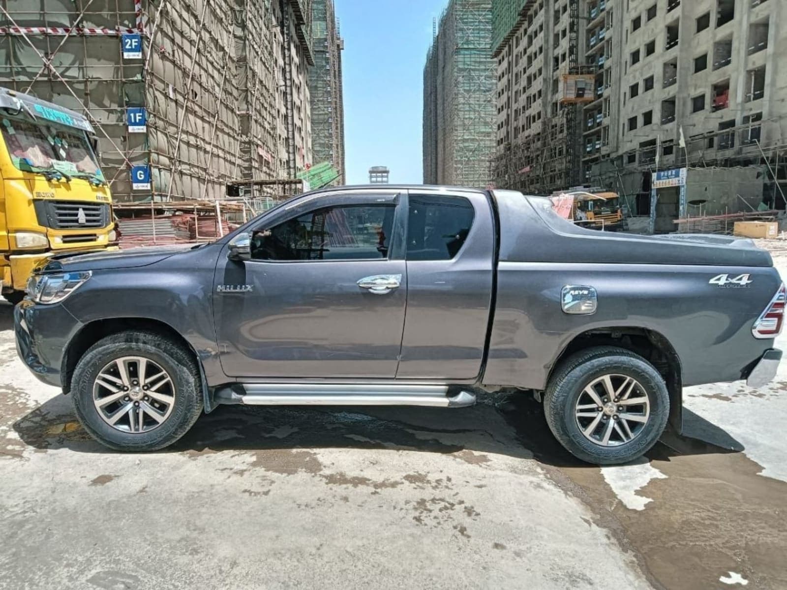 2017 Toyota Hilux Revo — photo 1