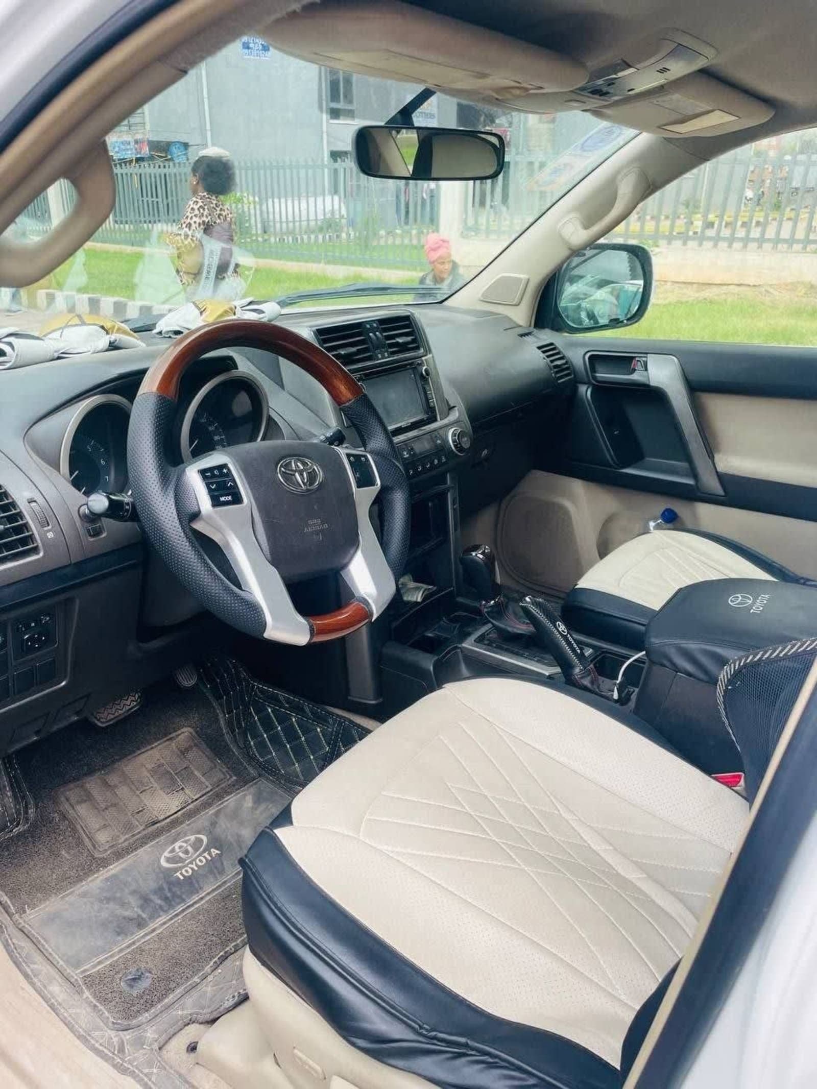 2012 Toyota Landcruiser Prado — photo 3
