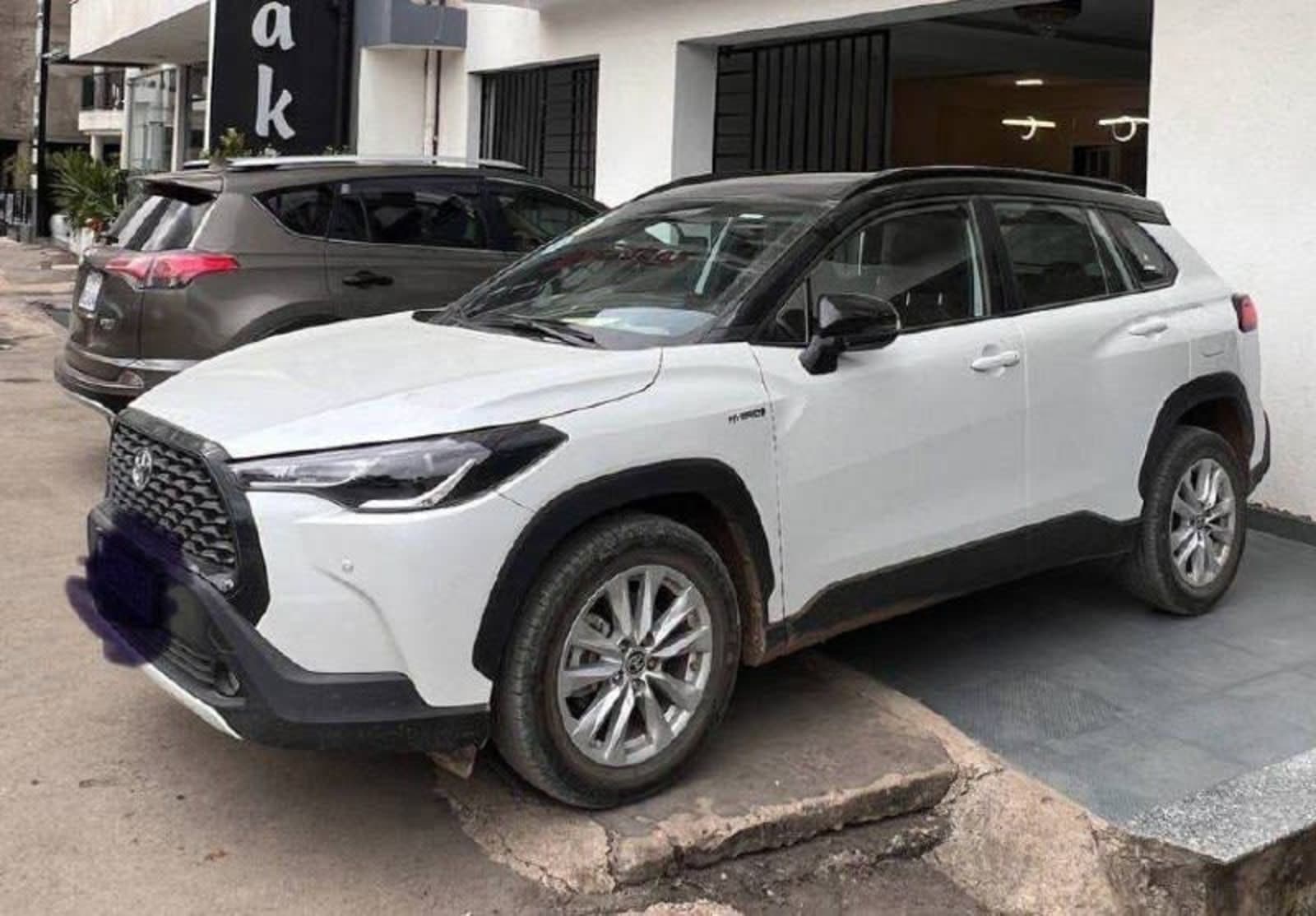 2022 Toyota Corolla Cross Hybrid — photo 1