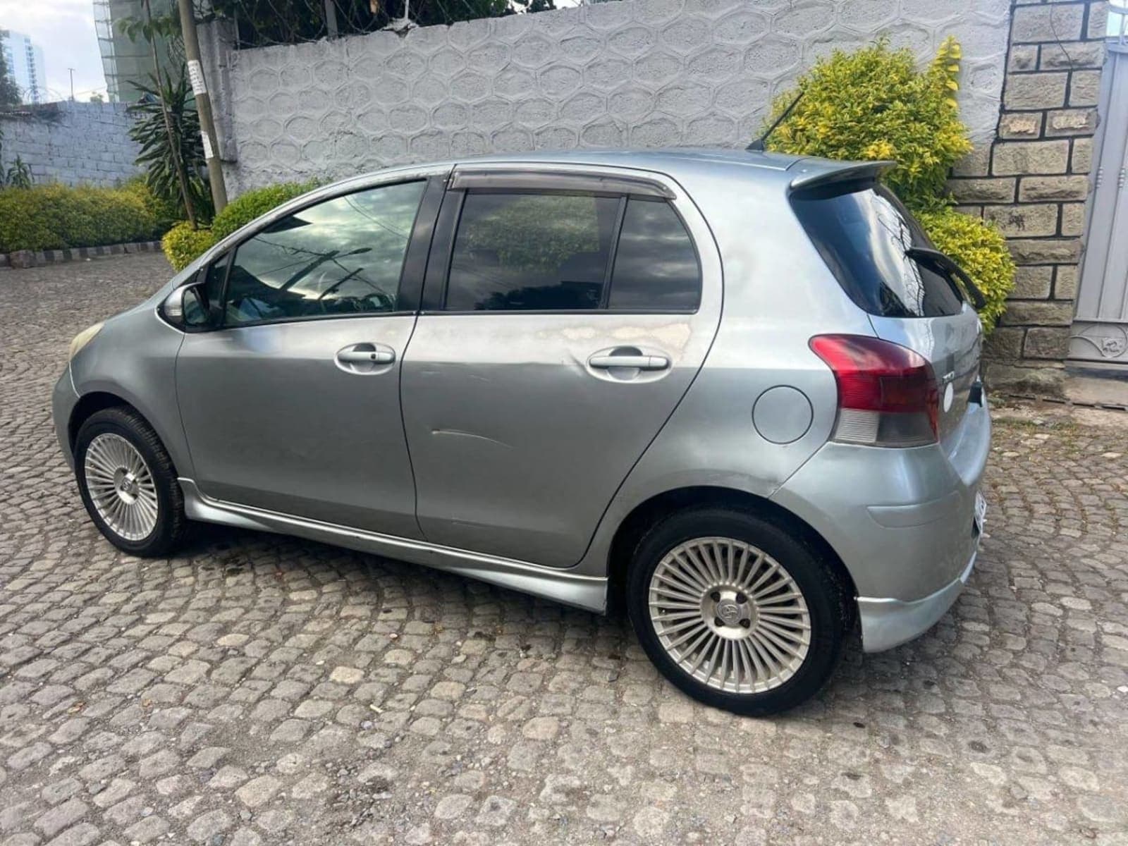 2010 Toyota Yaris — photo 5