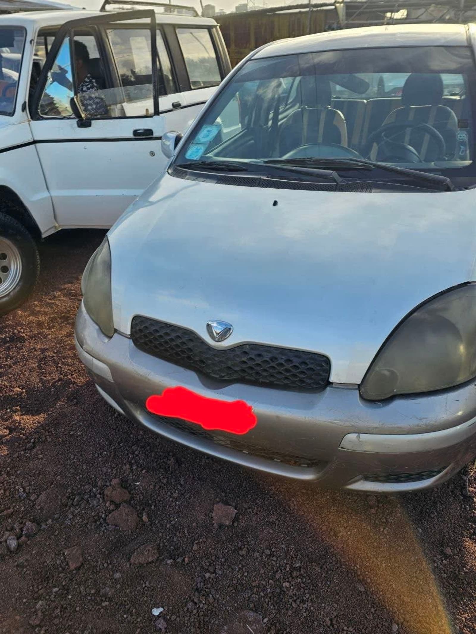 2003 Toyota Vitz β photo 1