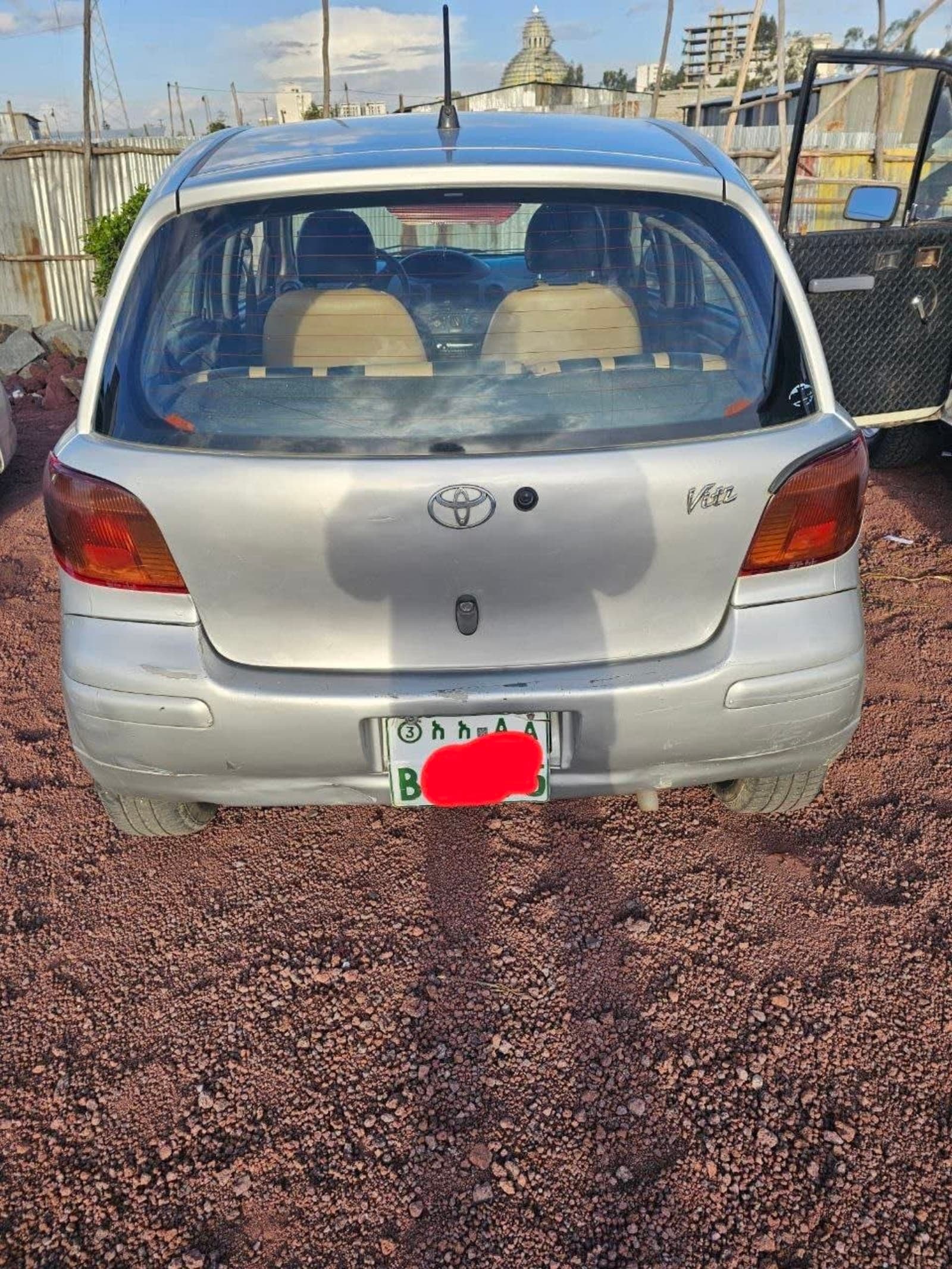 2003 Toyota Vitz β photo 2