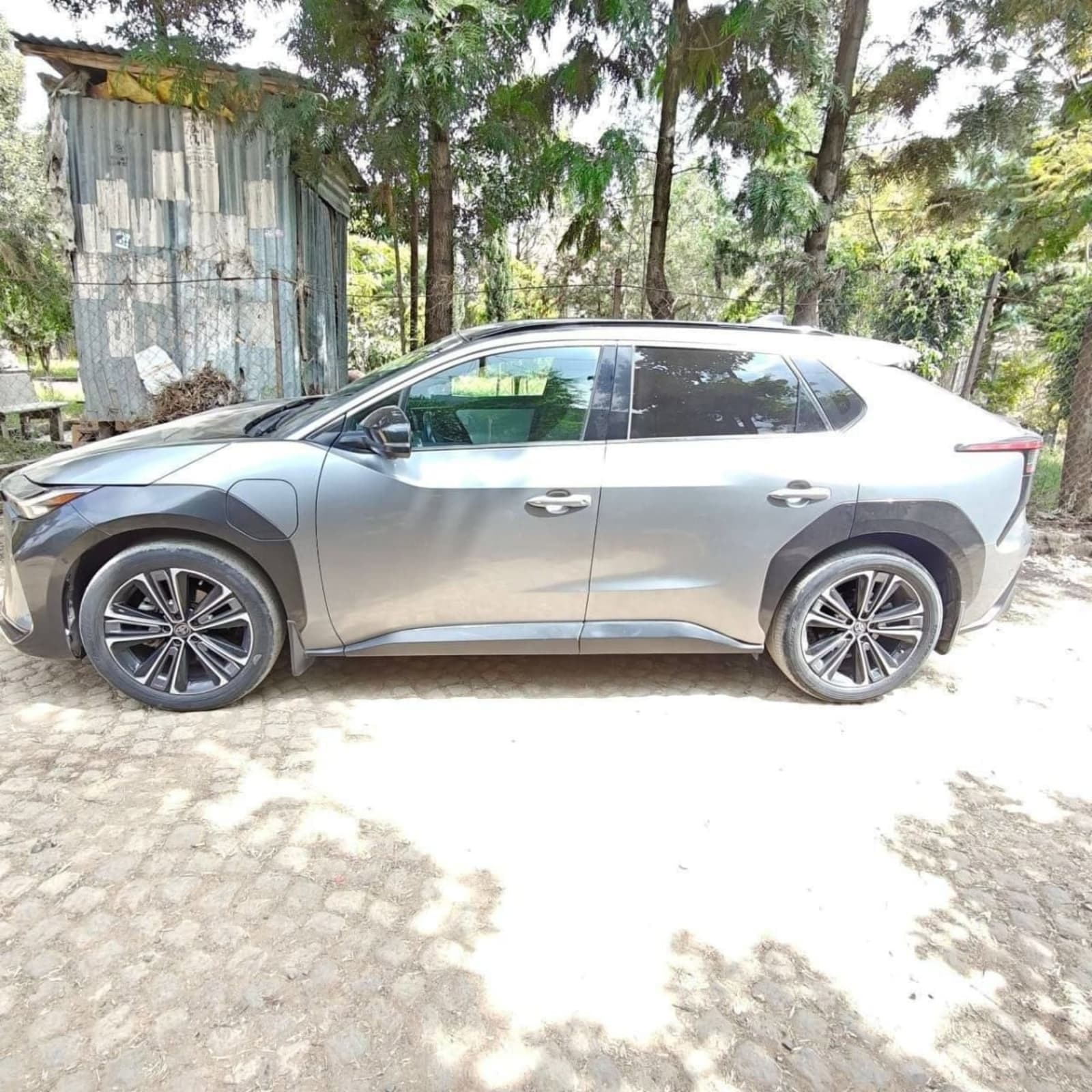 2023 Toyota BZ4X EV ULTRA โ photo 4