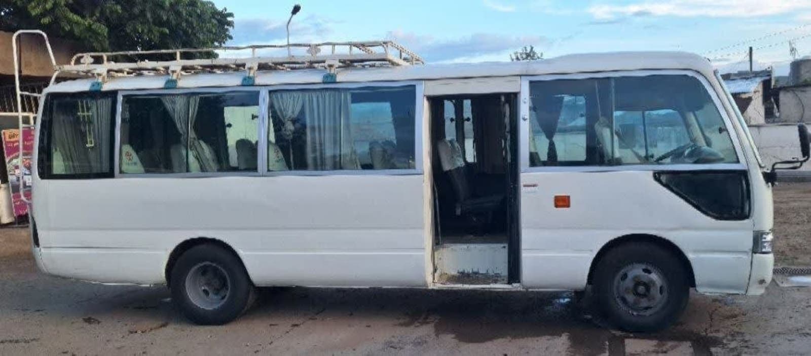 2011 Toyota Coaster โ photo 1