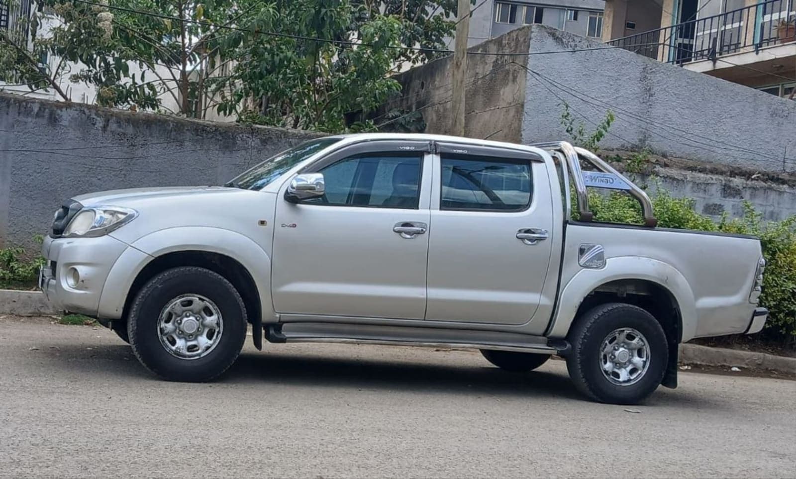 2011 Toyota Hilux Duble — photo 1
