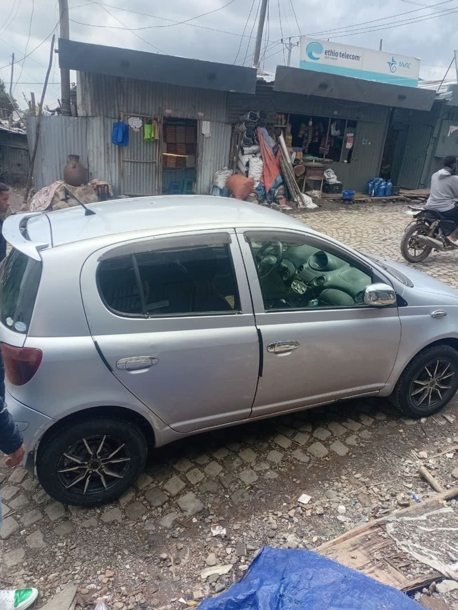 2004 Toyota Vitz — photo 5