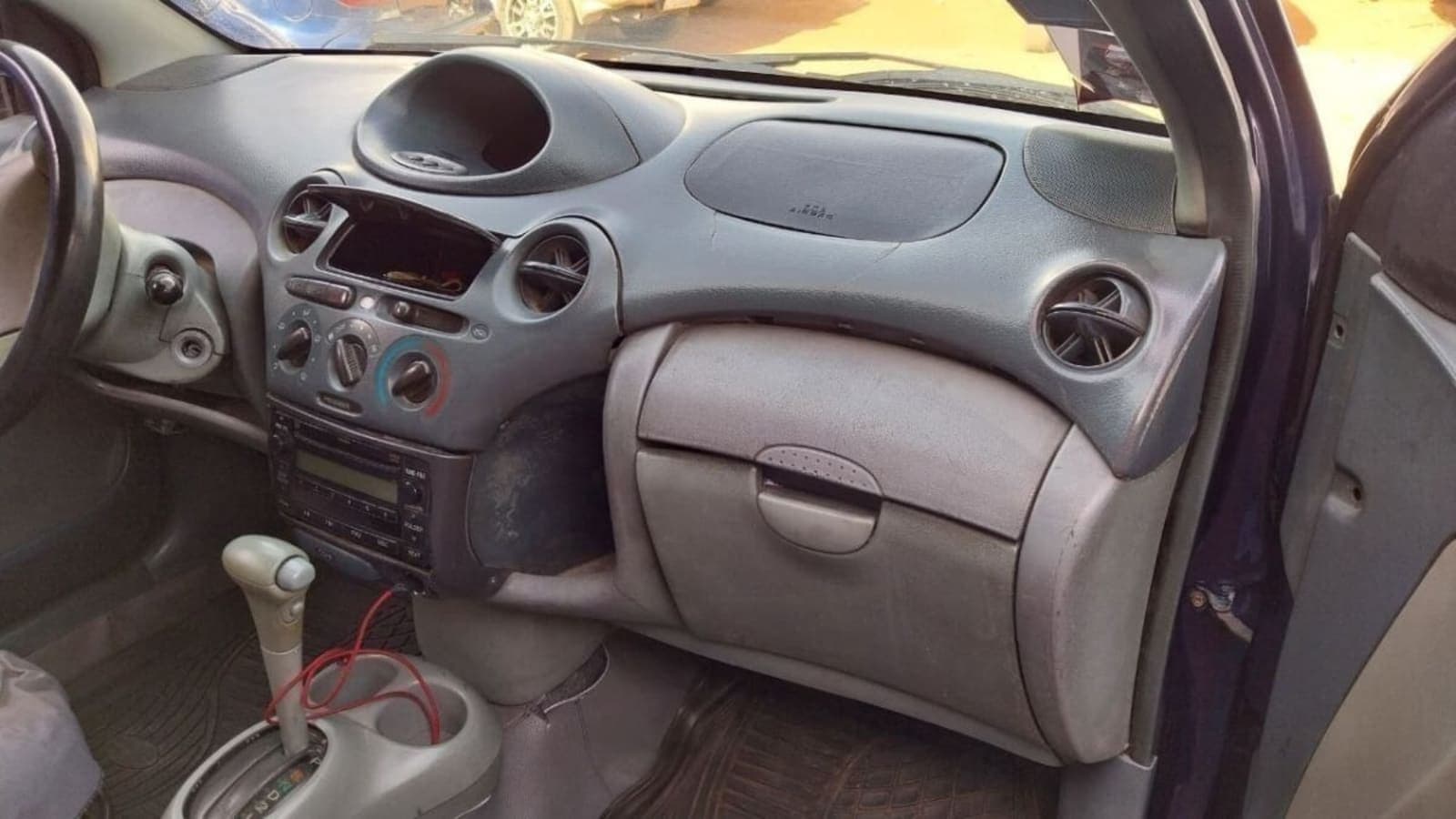 2000 Toyota Vitz — photo 2