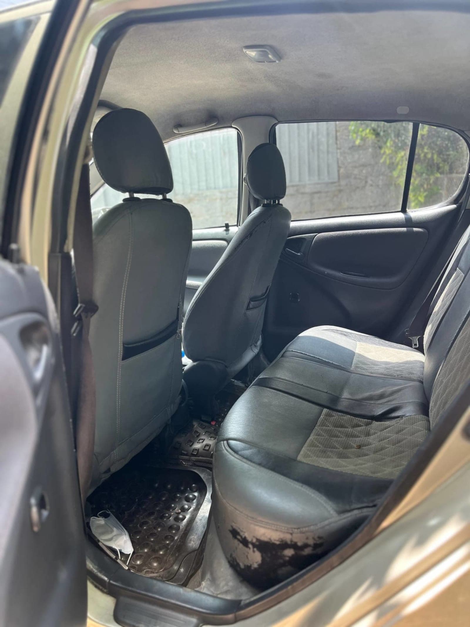 2002 Toyota Vitz — photo 1