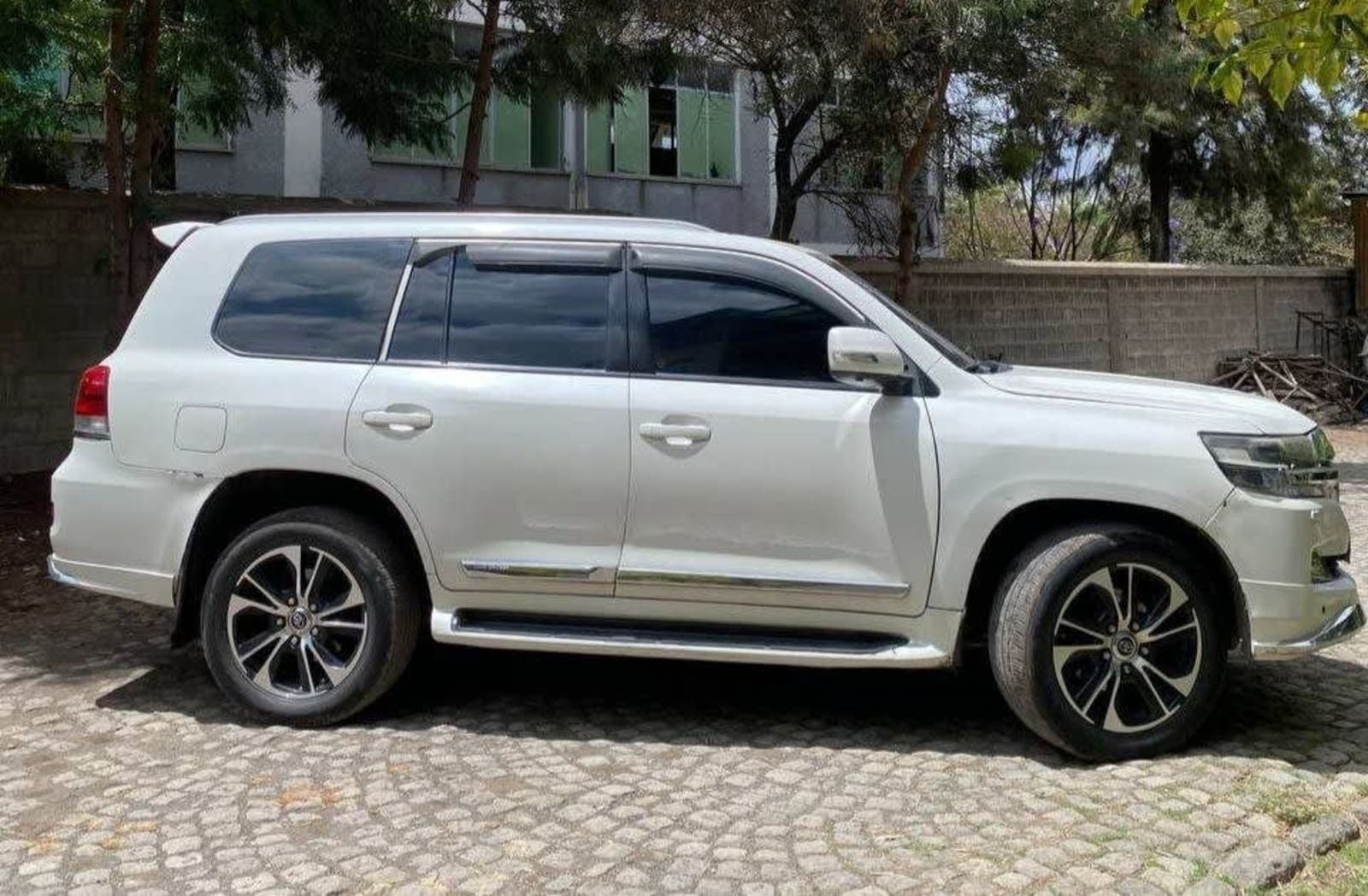 2021 Toyota Landcruiser GXR — photo 2