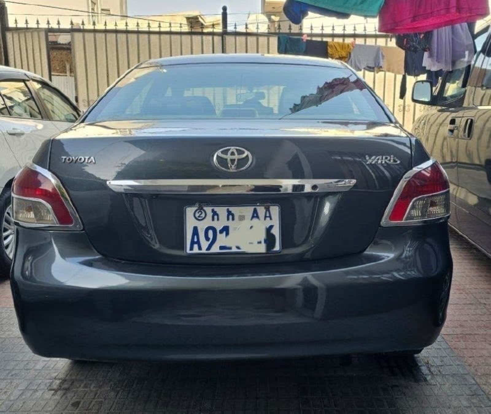 2008 Toyota Yaris Sedan — photo 2