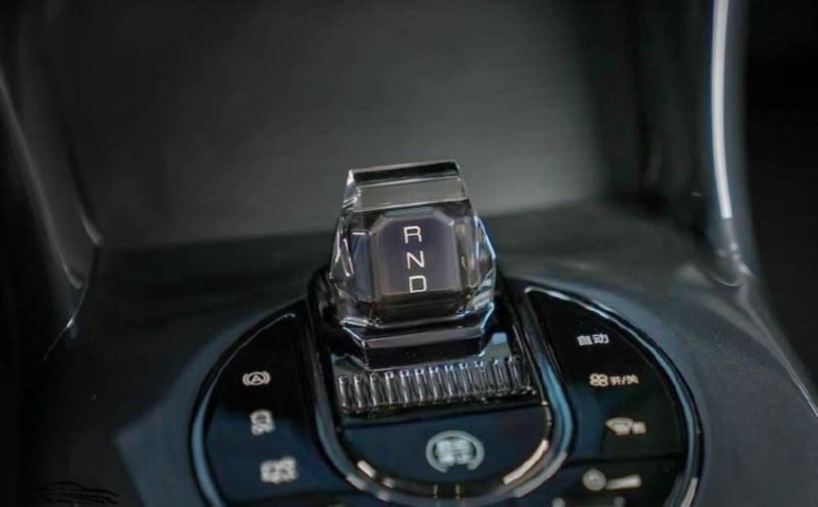 2025 BYD E2 — photo 4
