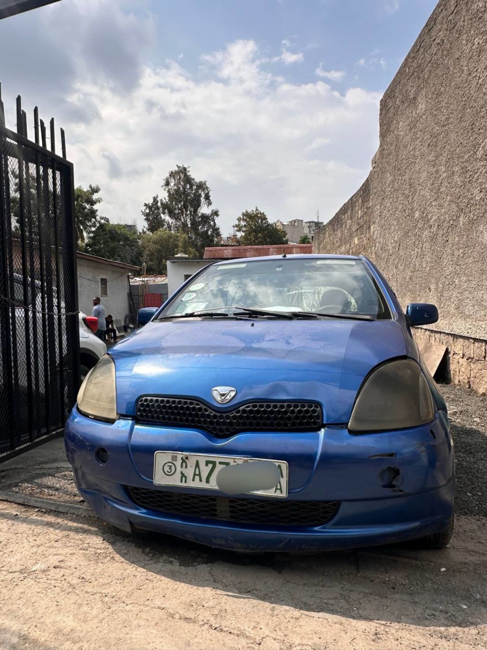 2001 Toyota Vitz — photo 1