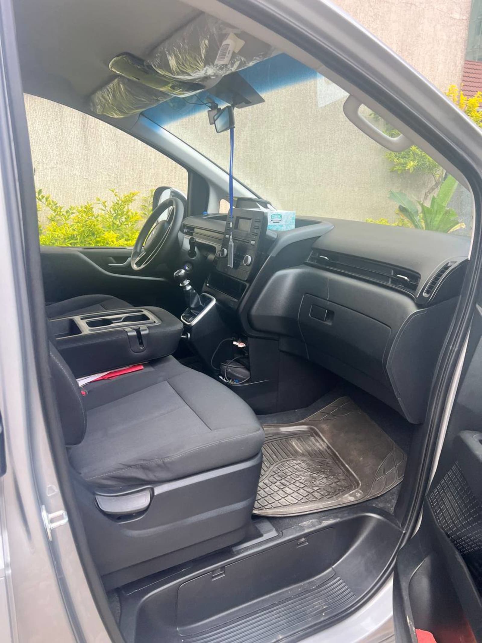 2023 Hyundai Staria — photo 4