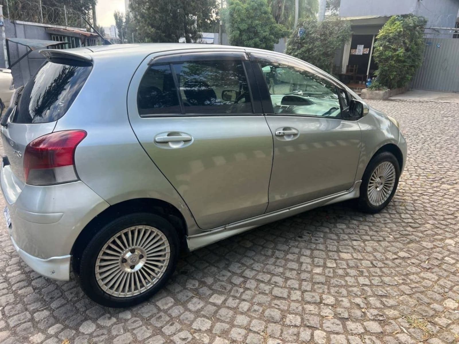 2010 Toyota Yaris Compact — photo 8