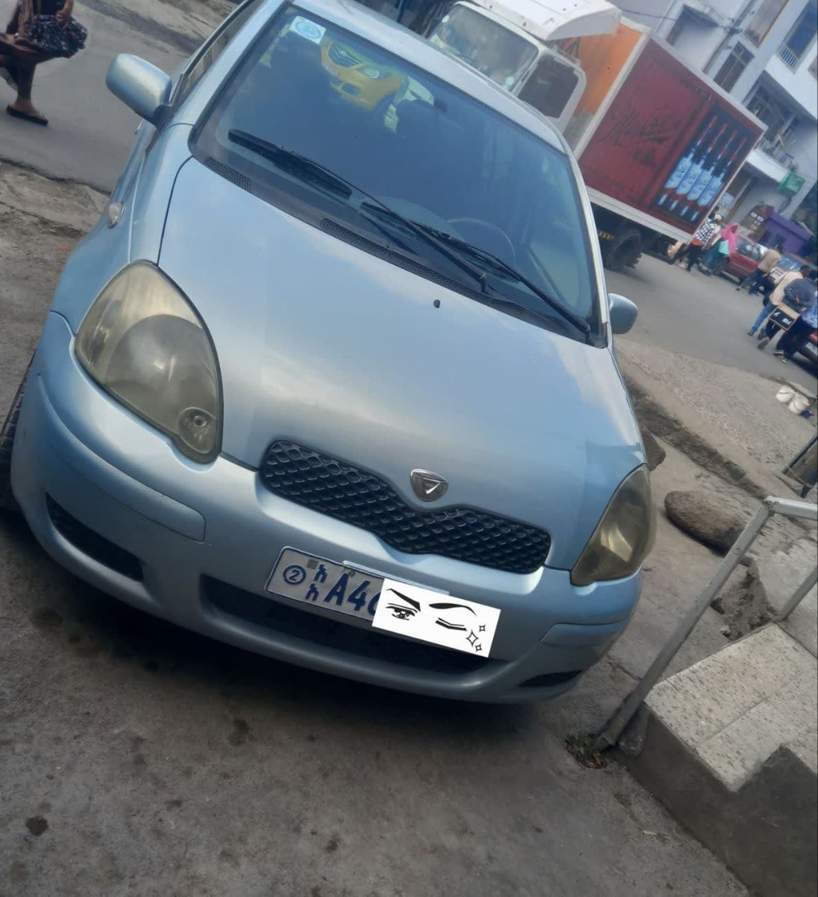 2003 Toyota Vitz — photo 1