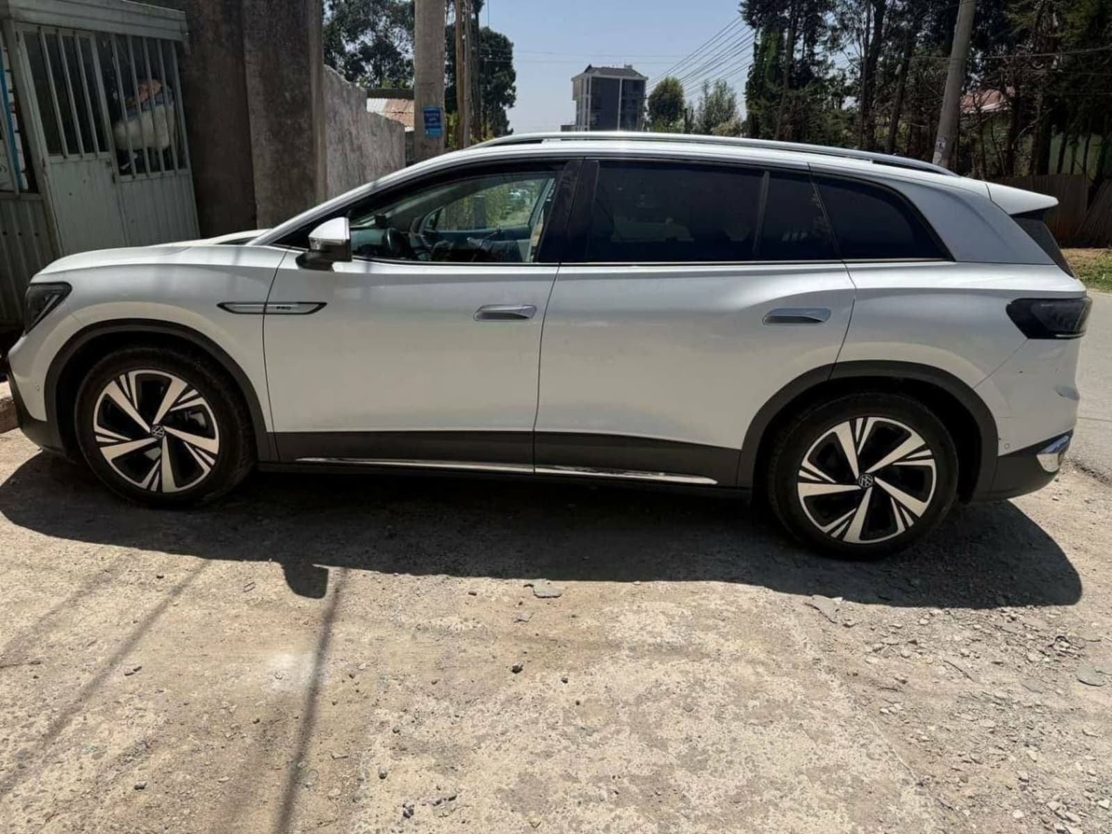 2023 Volkswagen ID.6 — photo 2
