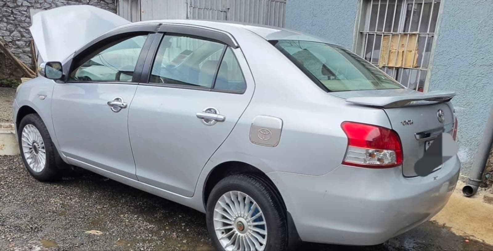 2010 Toyota Yaris Belta โ photo 2