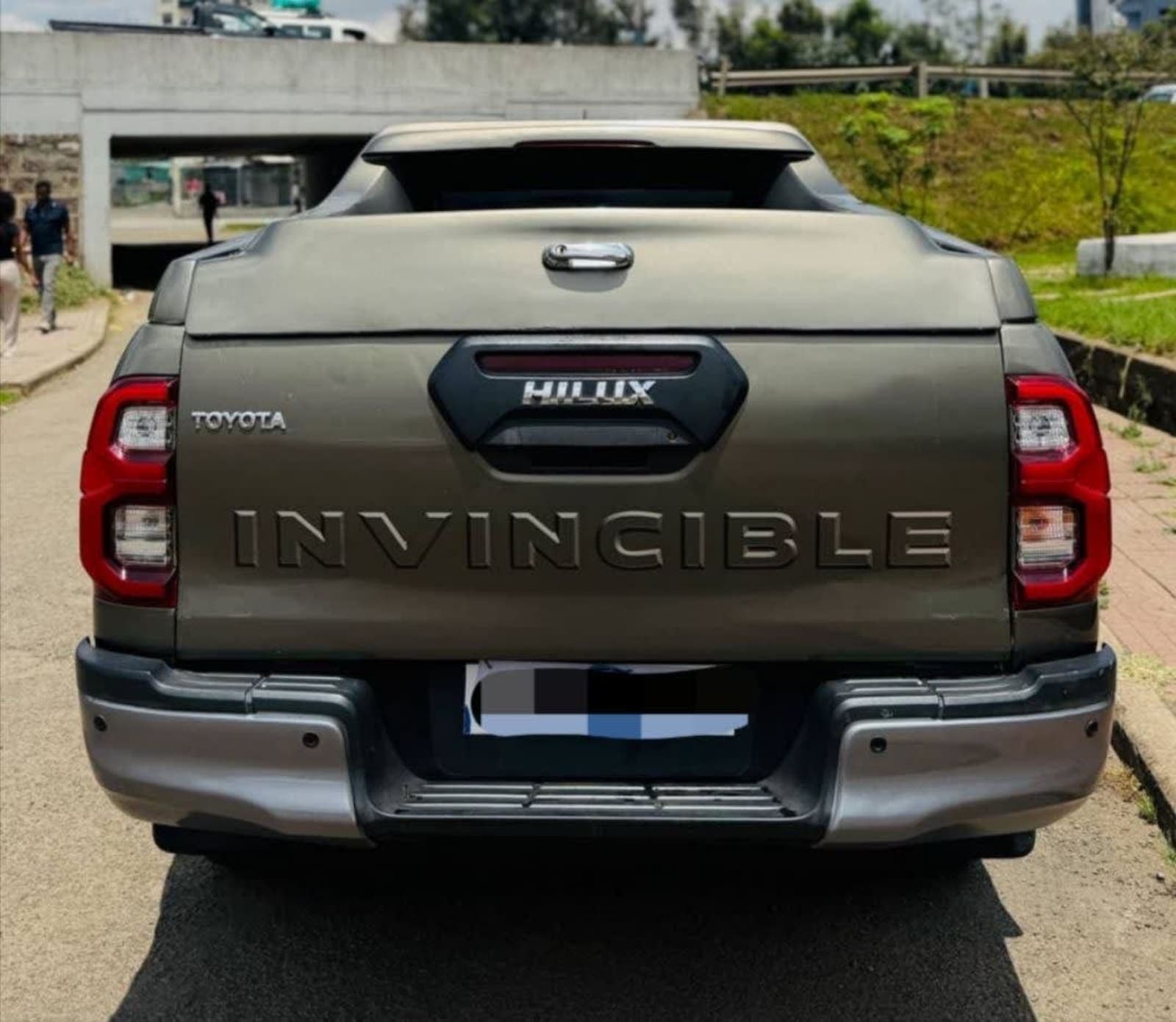 2021 Toyota Invincible King cab — photo 2