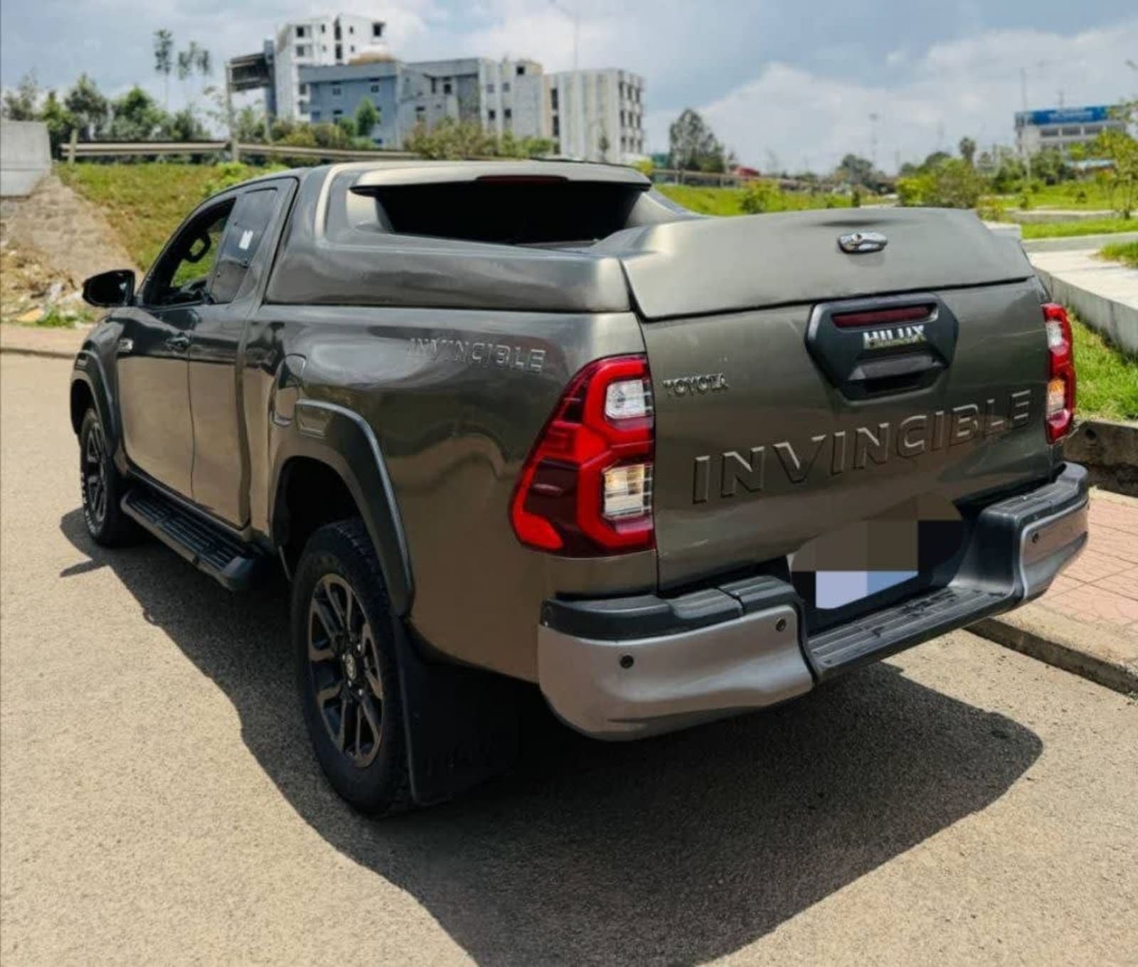 2021 Toyota Invincible King cab — photo 4