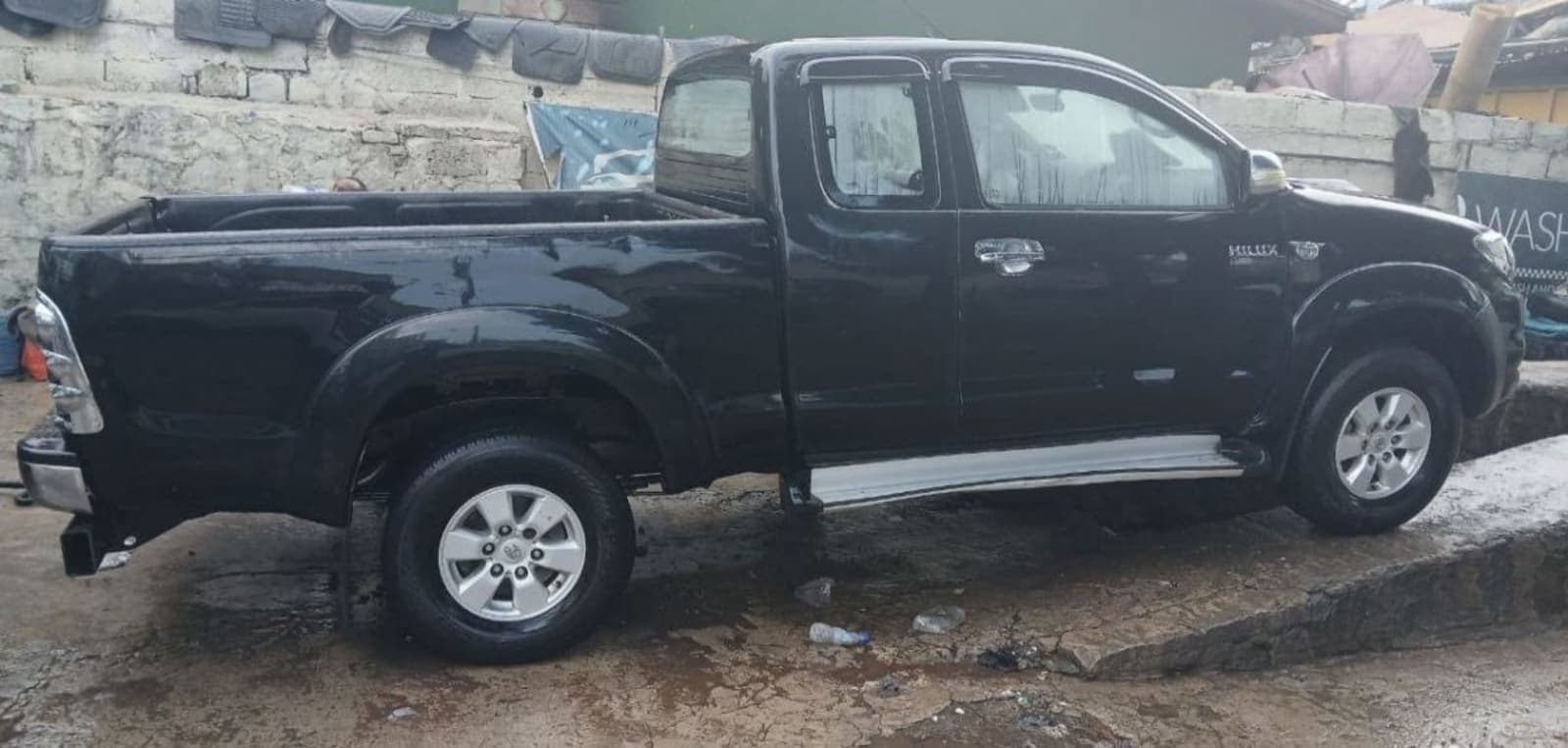 2010 Toyota Hilux/King Cab โ photo 2