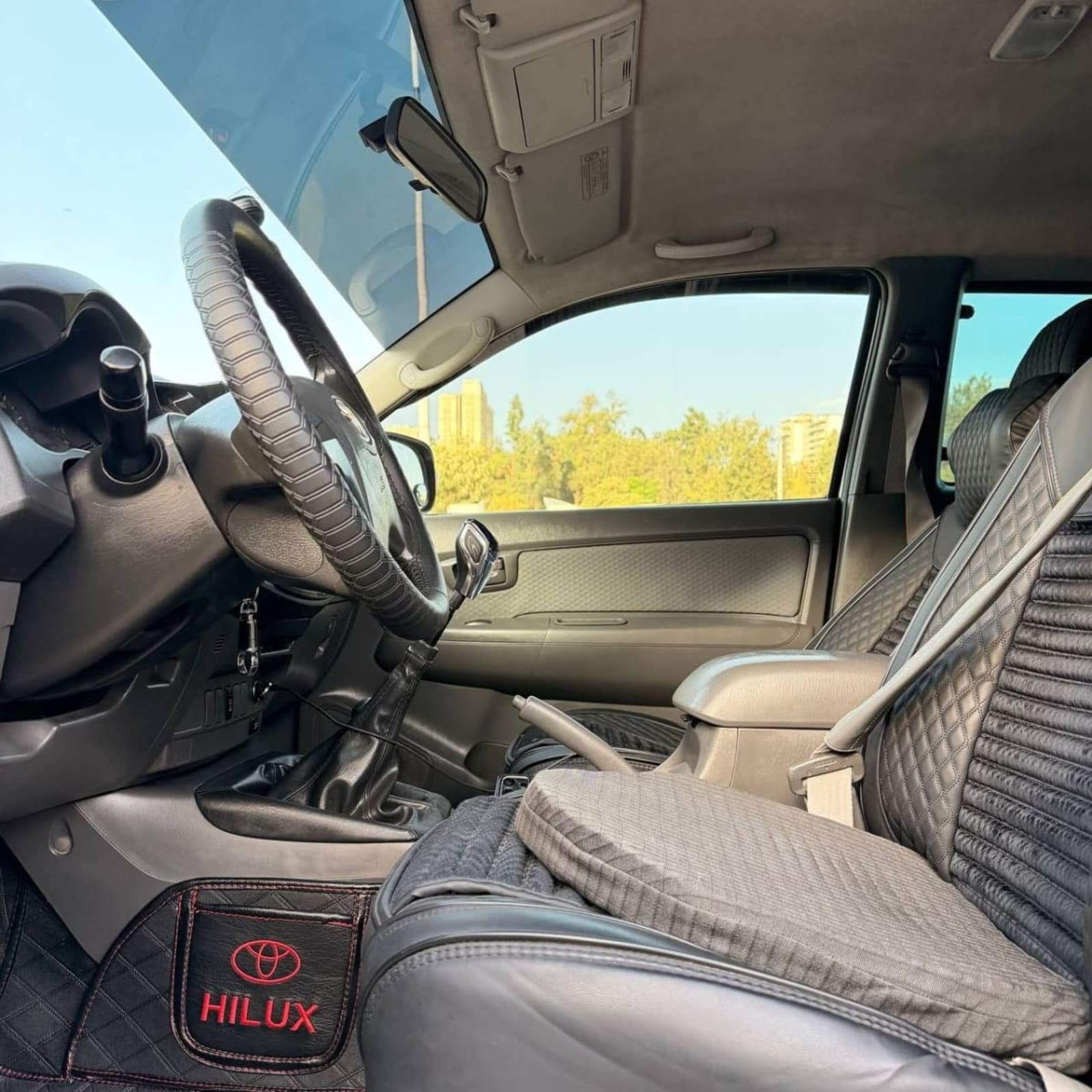 2013 Toyota Vigo King Cab — photo 2