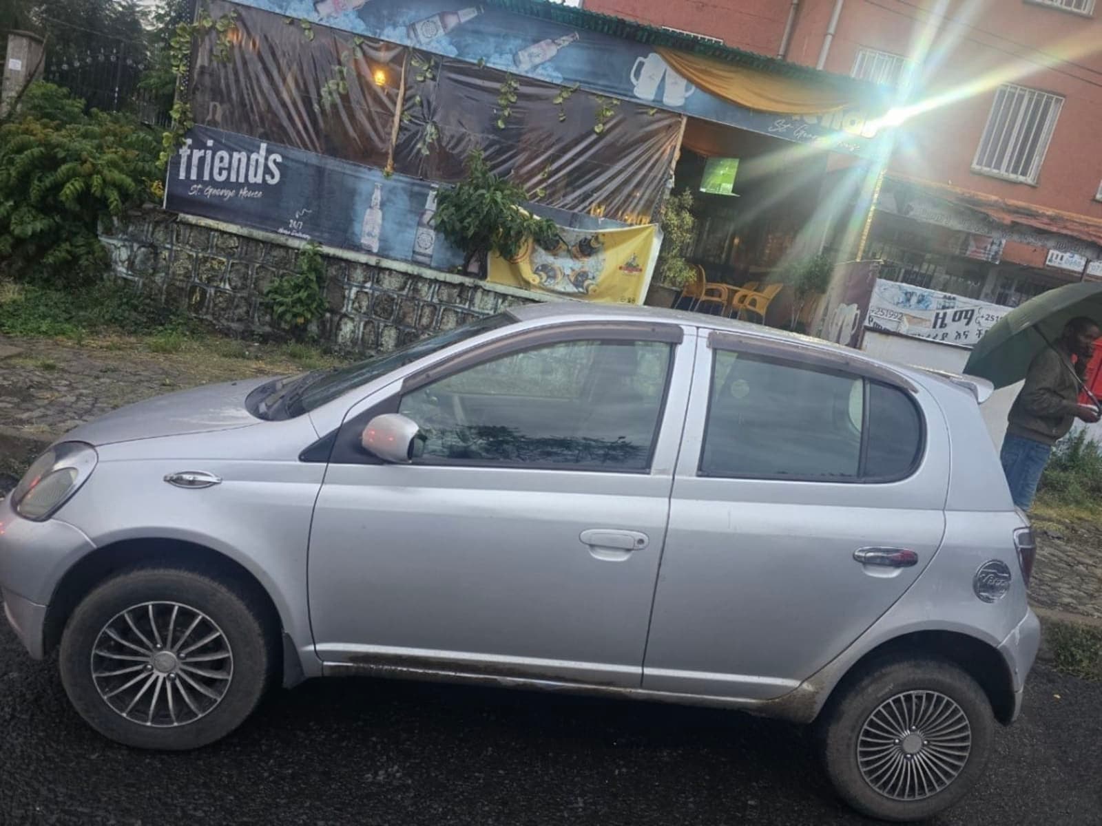 2001 Toyota Vitz — photo 2