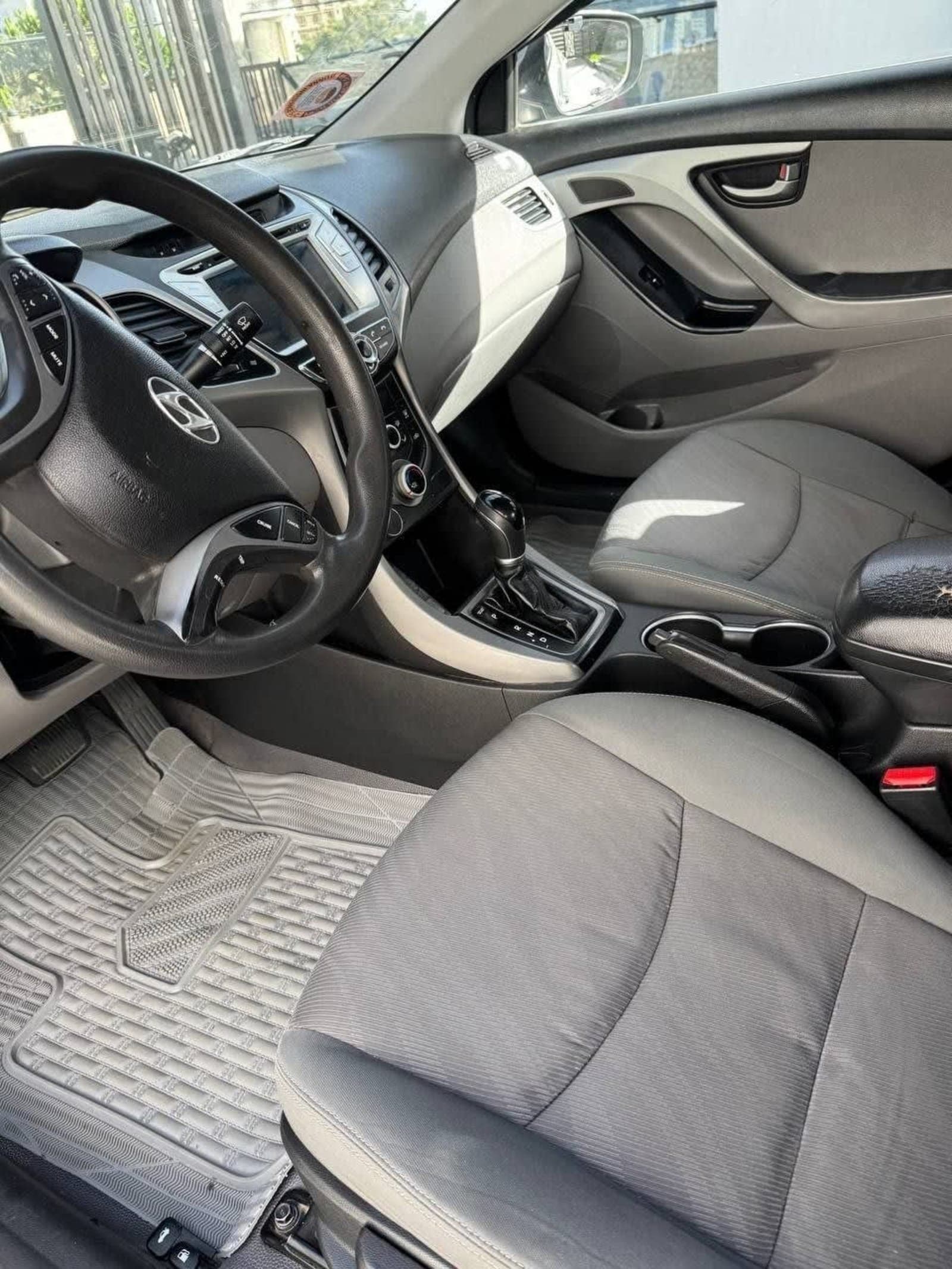 2015 Hyundai Elantra — photo 2