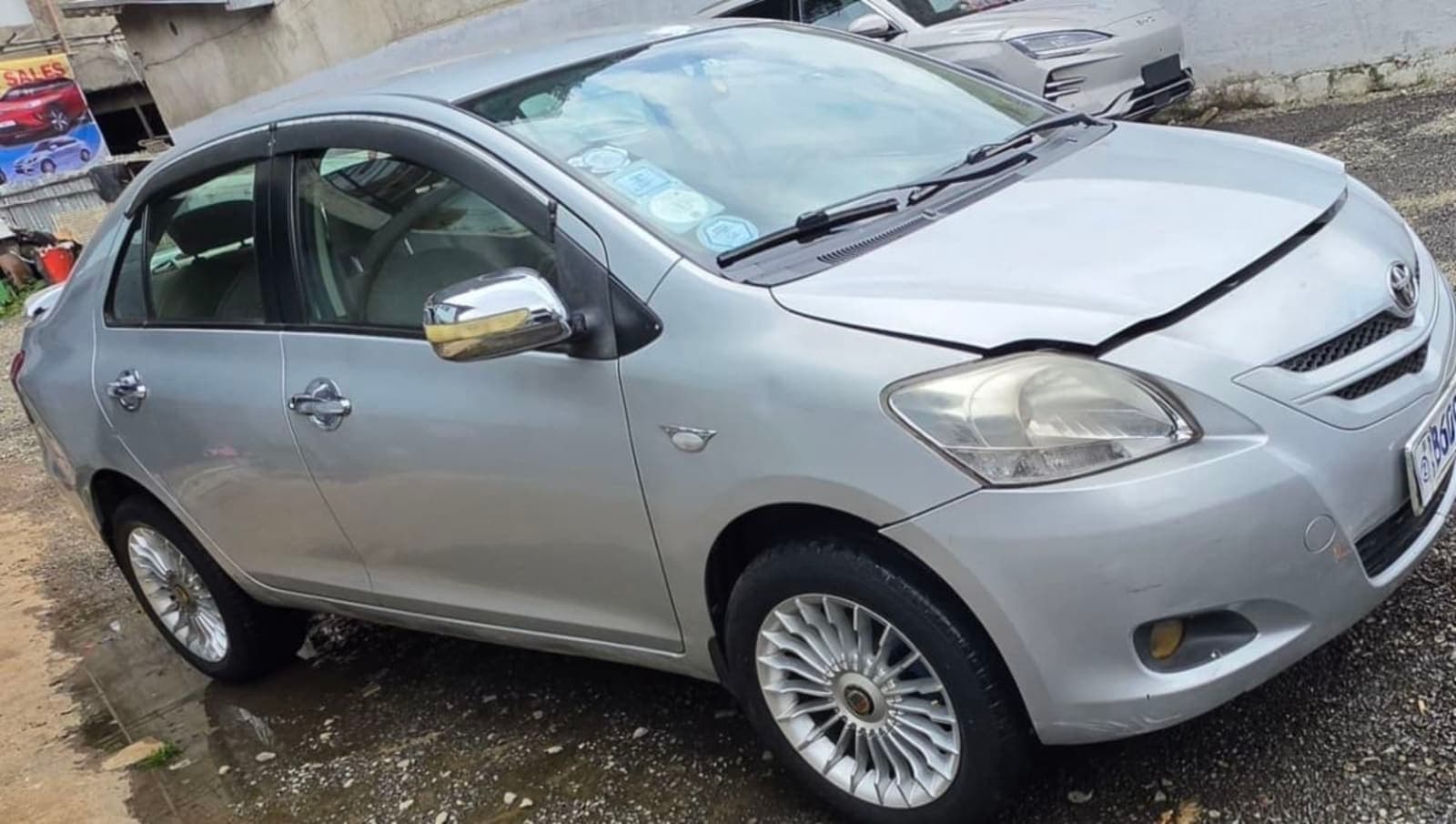 2010 Toyota Belta Yaris — photo 1