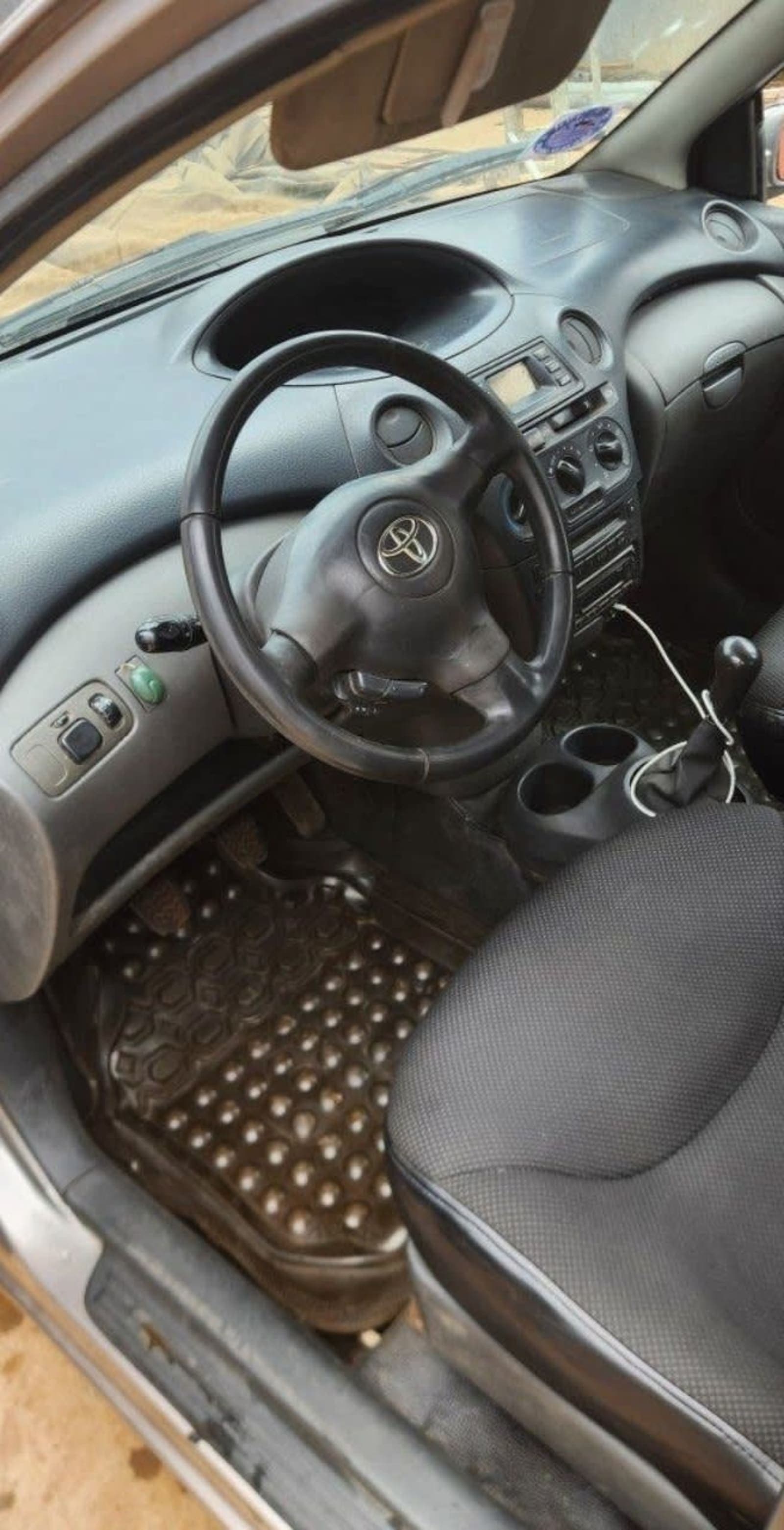 2003 Toyota Vitz Yaris — photo 3