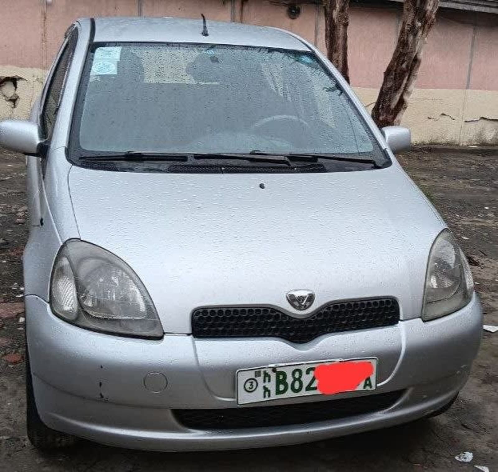 1999 Toyota Vitz — photo 1