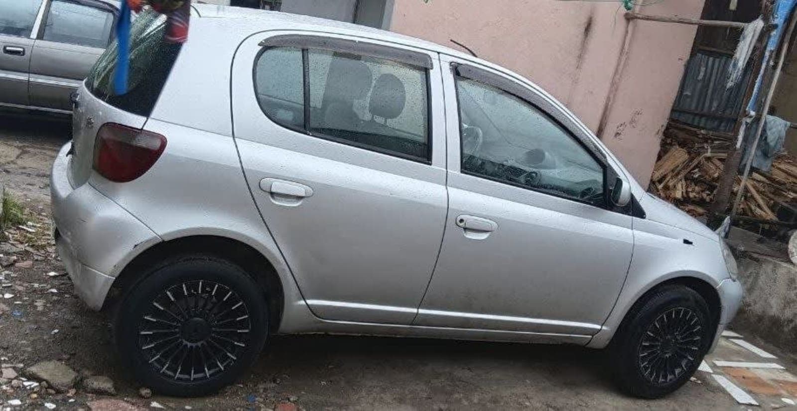1999 Toyota Vitz — photo 4