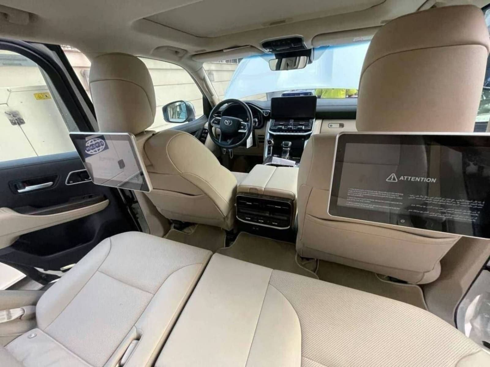 2022 Toyota Land Cruiser V6 VXR — photo 2