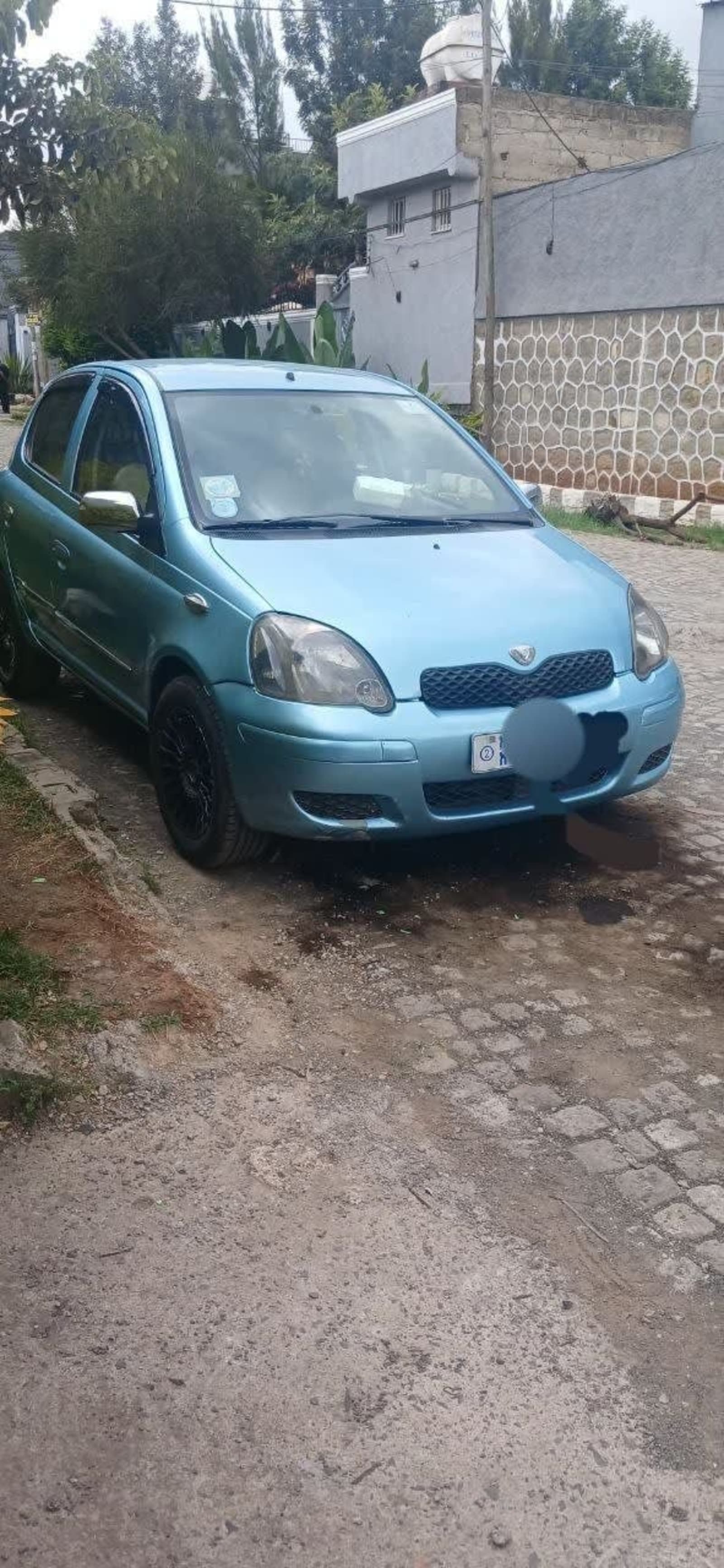 2002 Toyota Vitz — photo 2