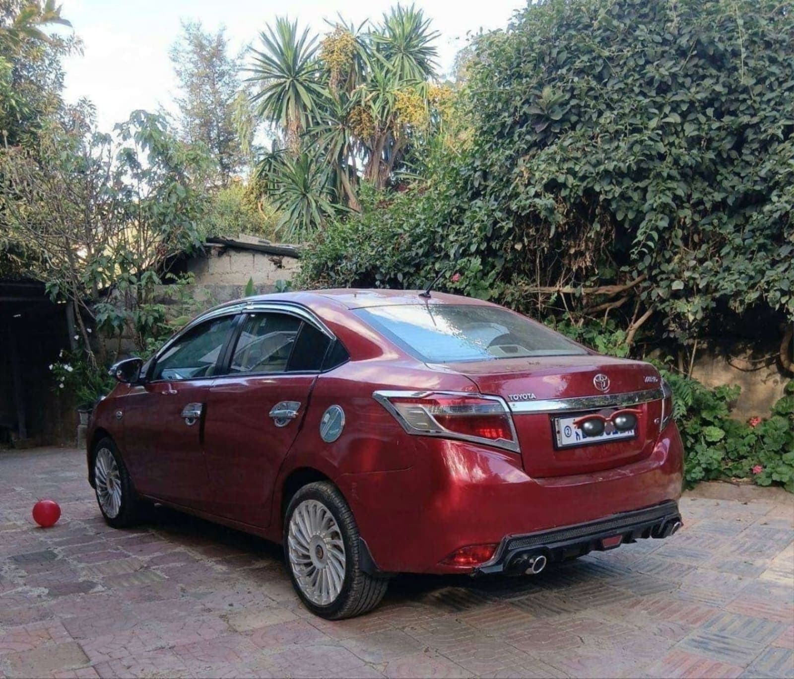 2014 Toyota Yaris Sedan — photo 2