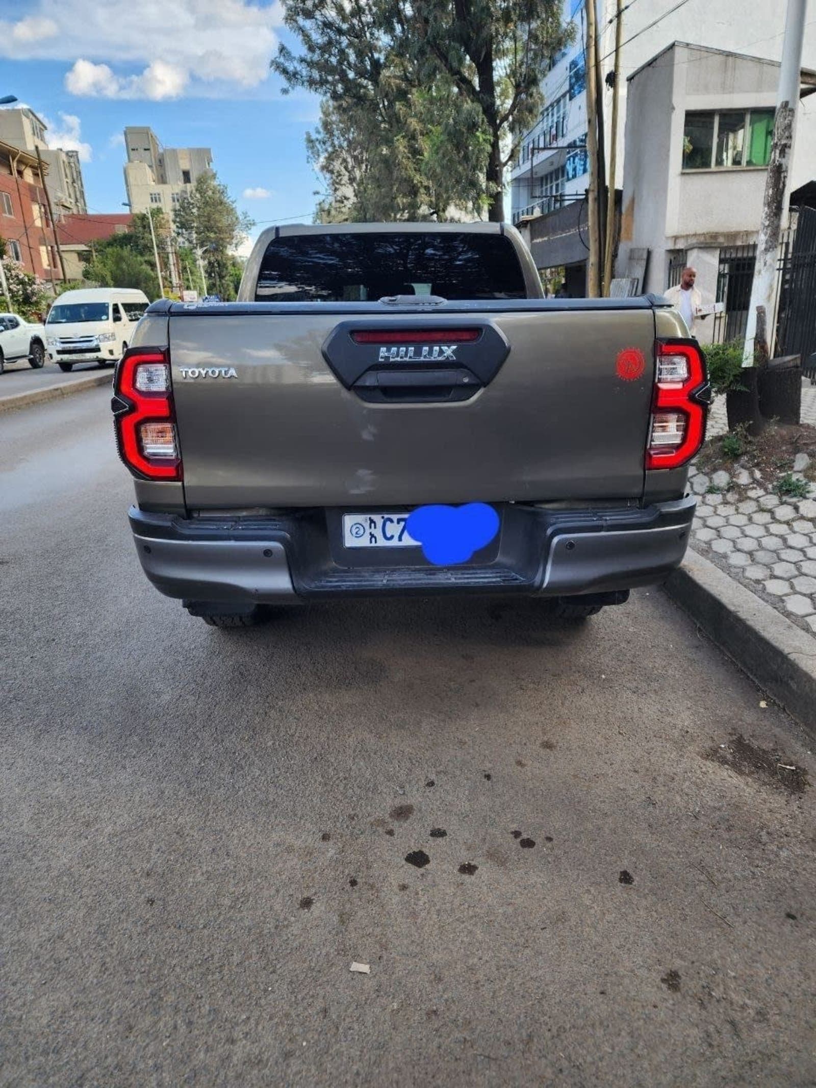 2021 Toyota Hilux Invincible — photo 2