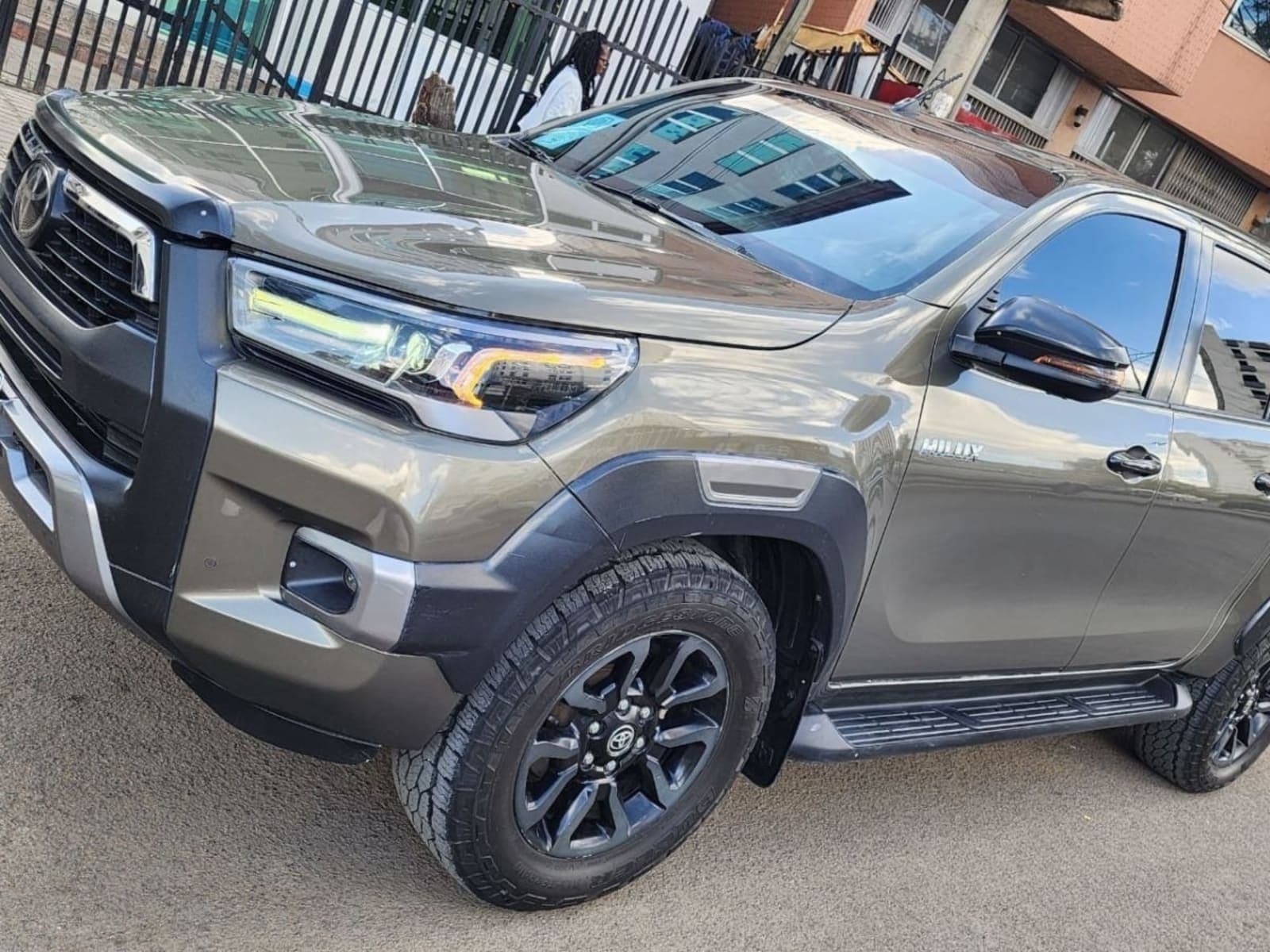 2021 Toyota Hilux Invincible — photo 5