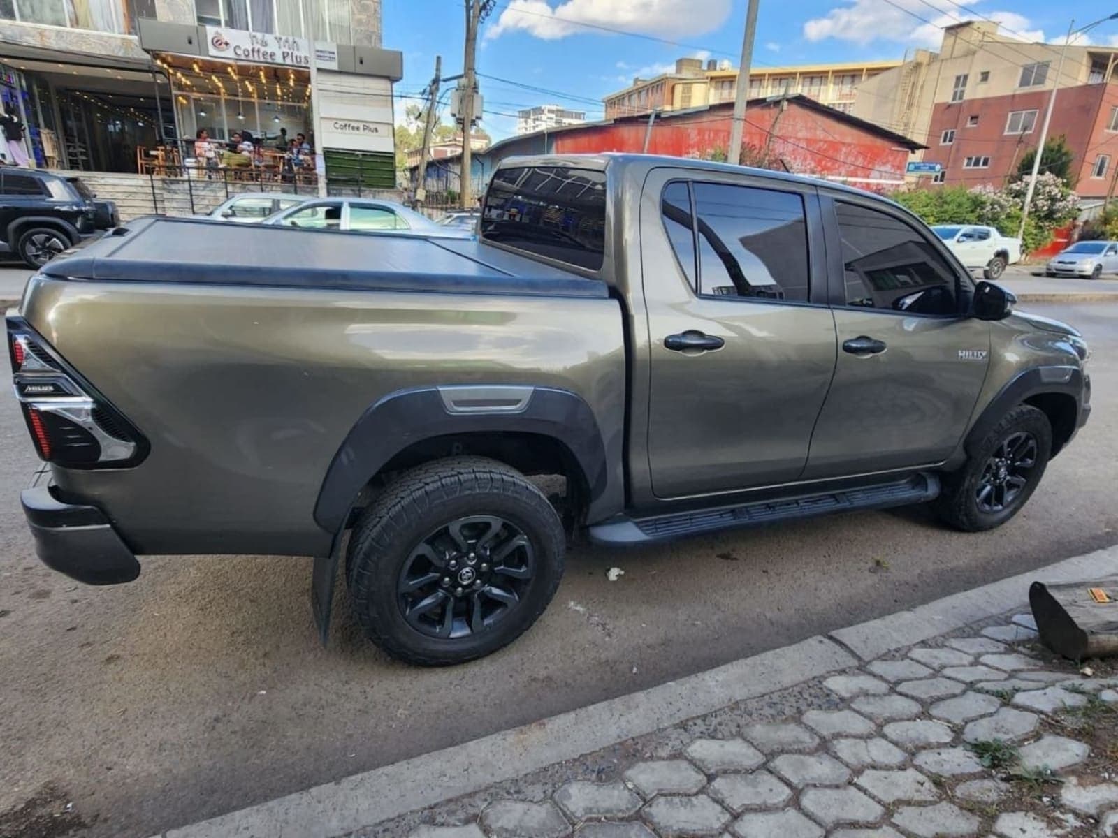 2021 Toyota Hilux Invincible — photo 7