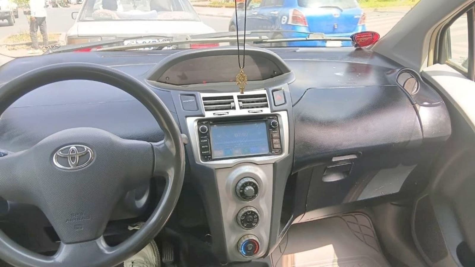 2007 Toyota Yaris Compact — photo 2