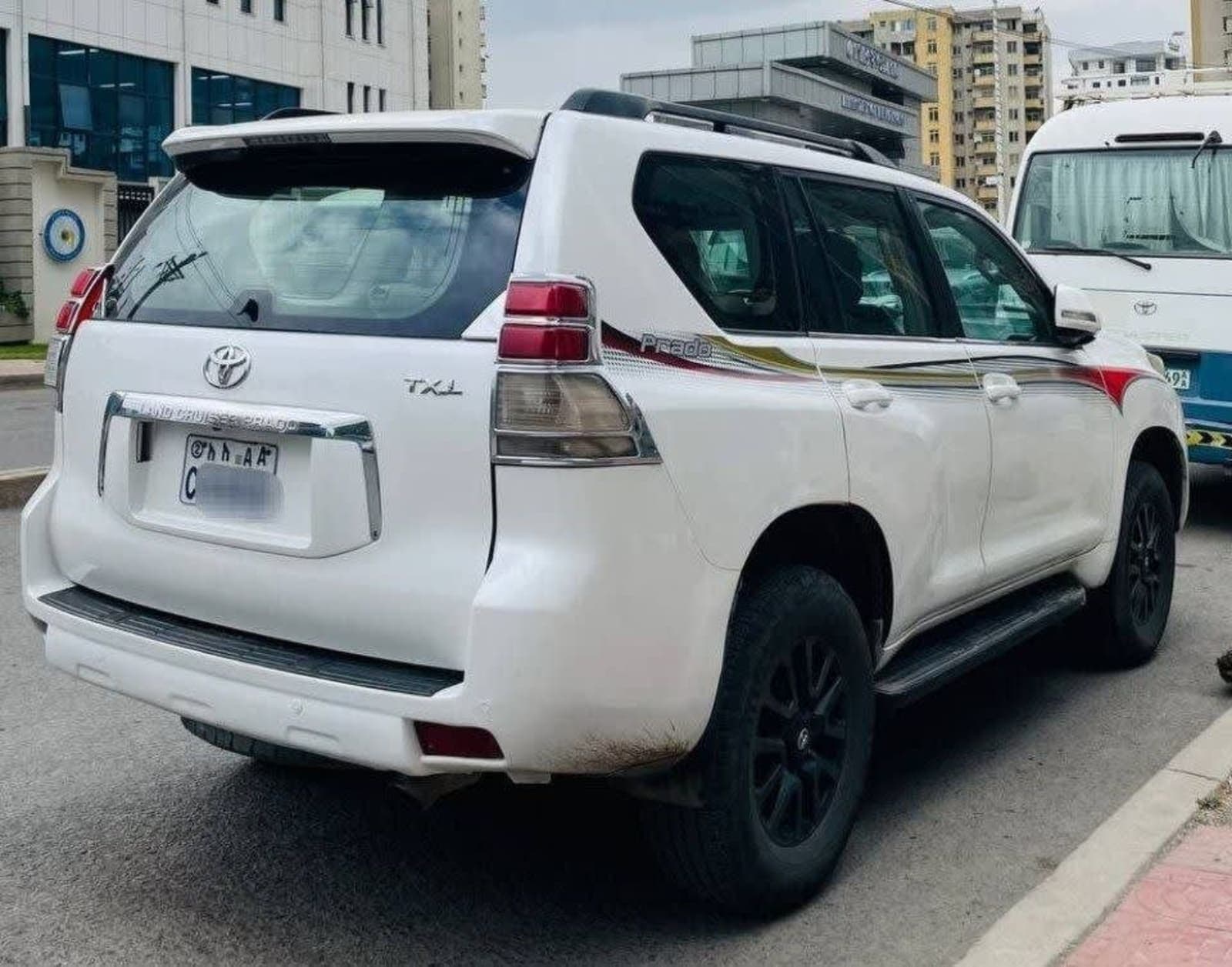 2012 Toyota Land Cruiser Prado — photo 3