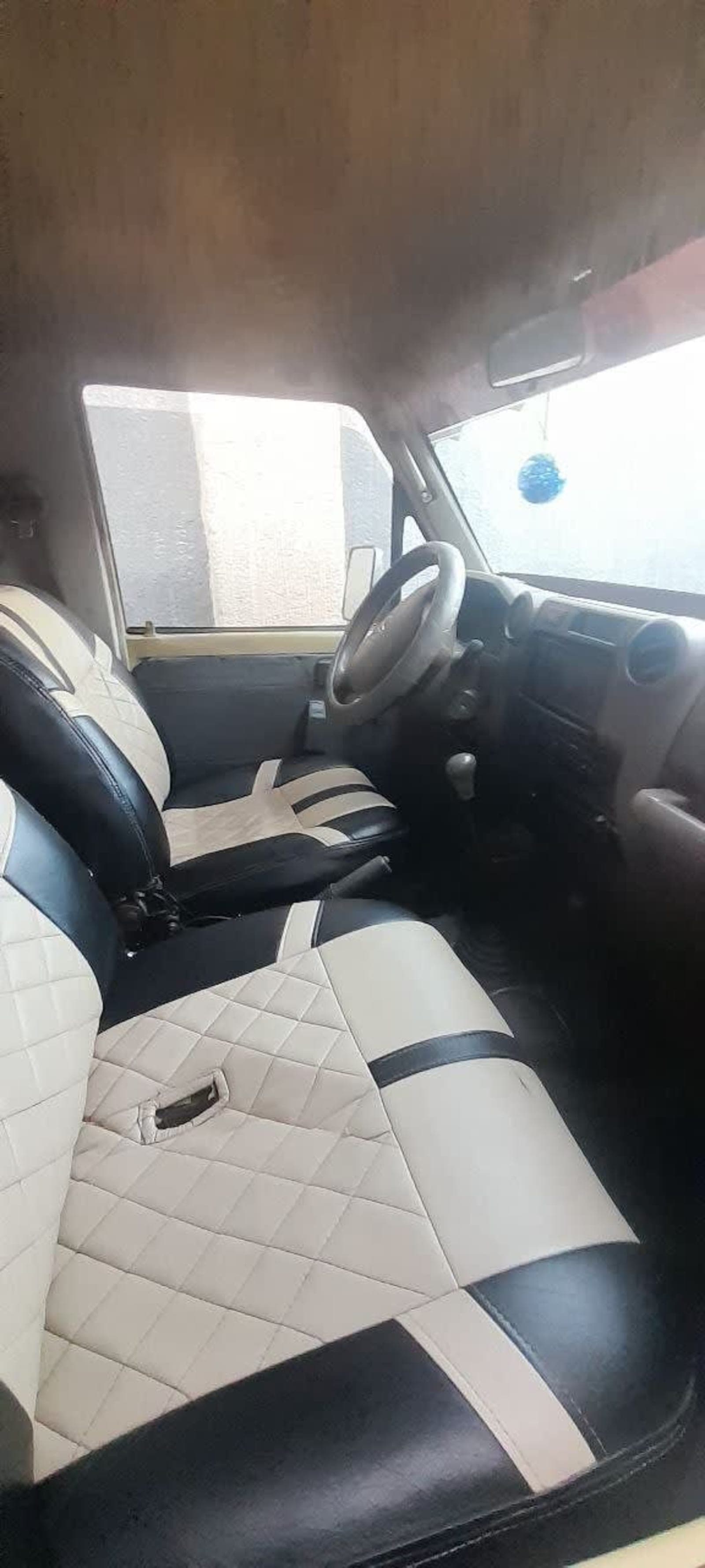 2011 Toyota King Cab — photo 3